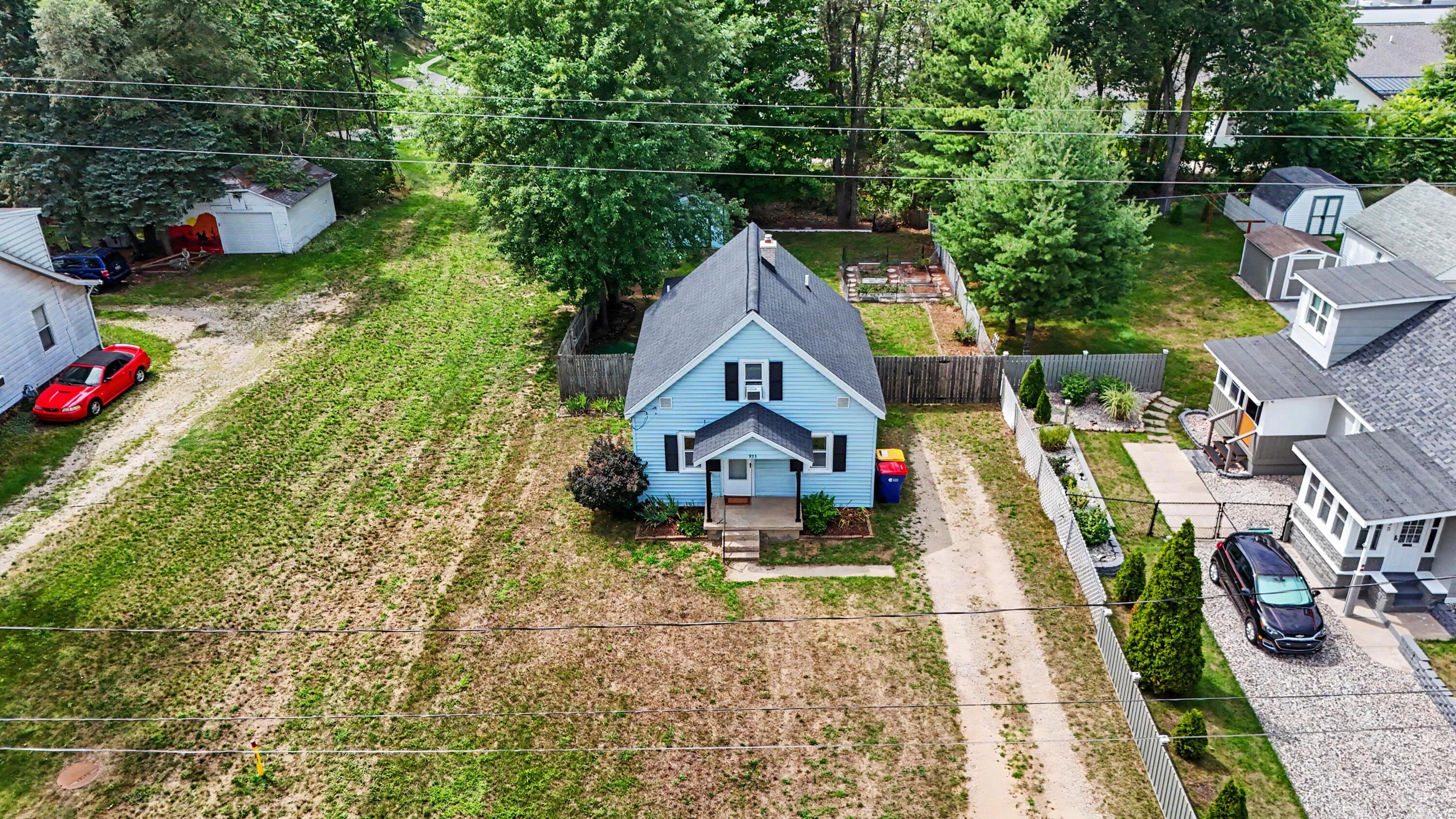 933 Benjamin Avenue NE Grand Rapids MI 49503