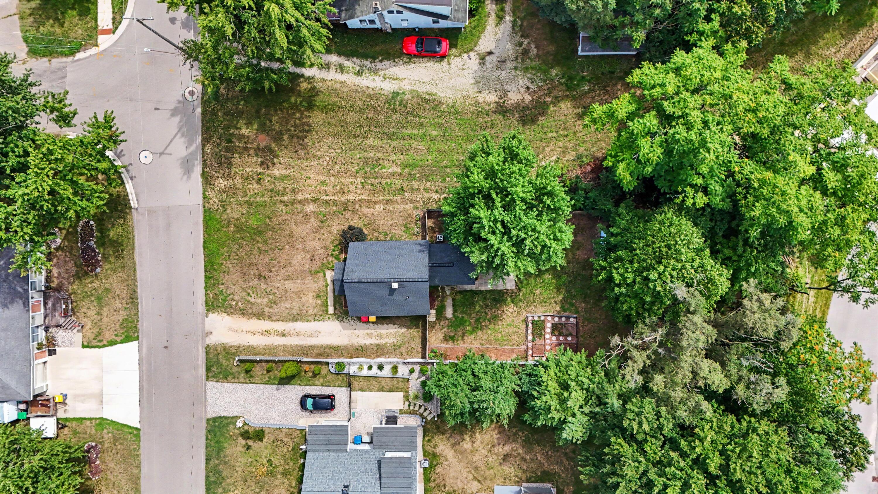 933 Benjamin Avenue NE Grand Rapids MI 49503
