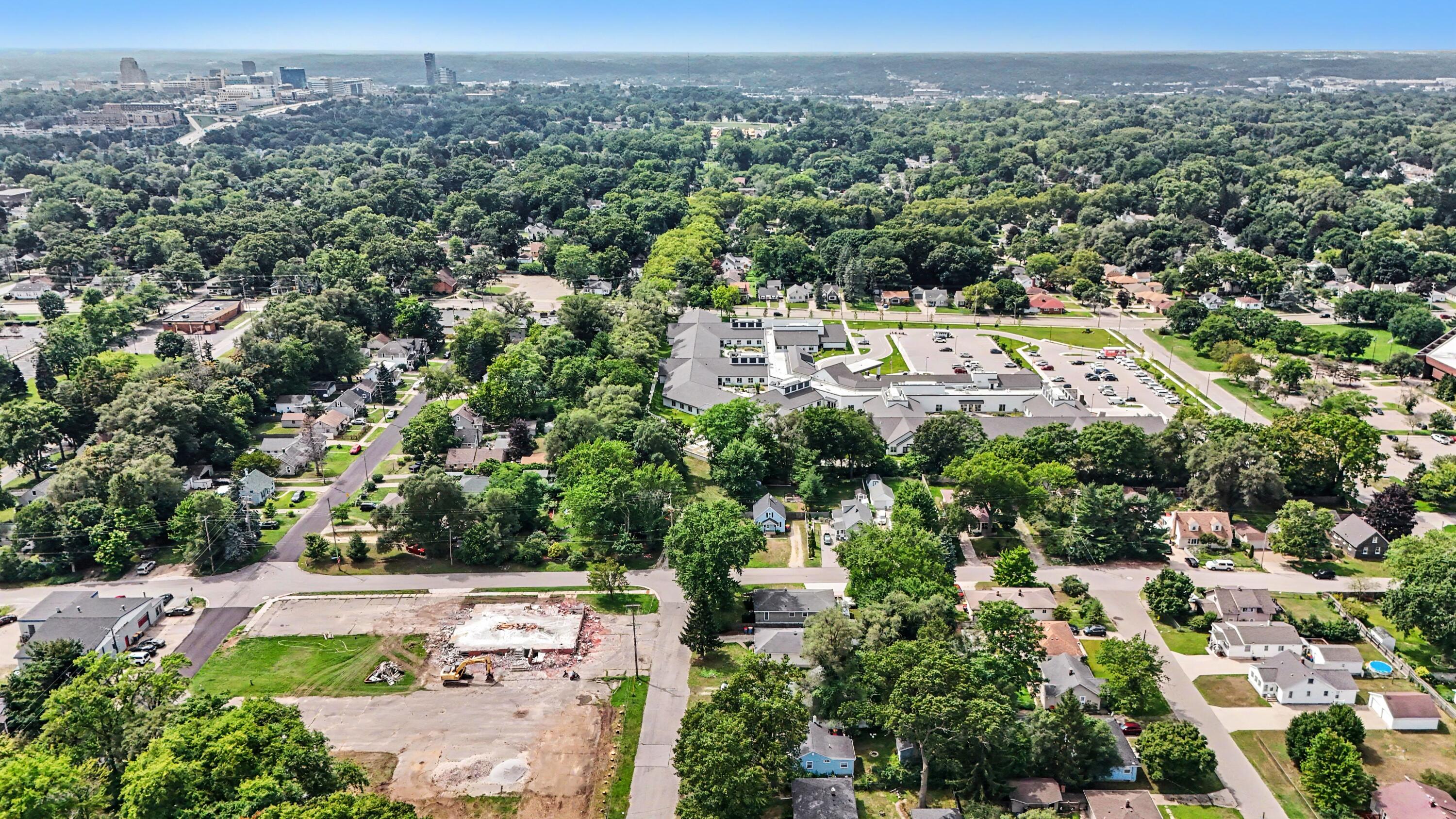 933 Benjamin Avenue NE Grand Rapids MI 49503