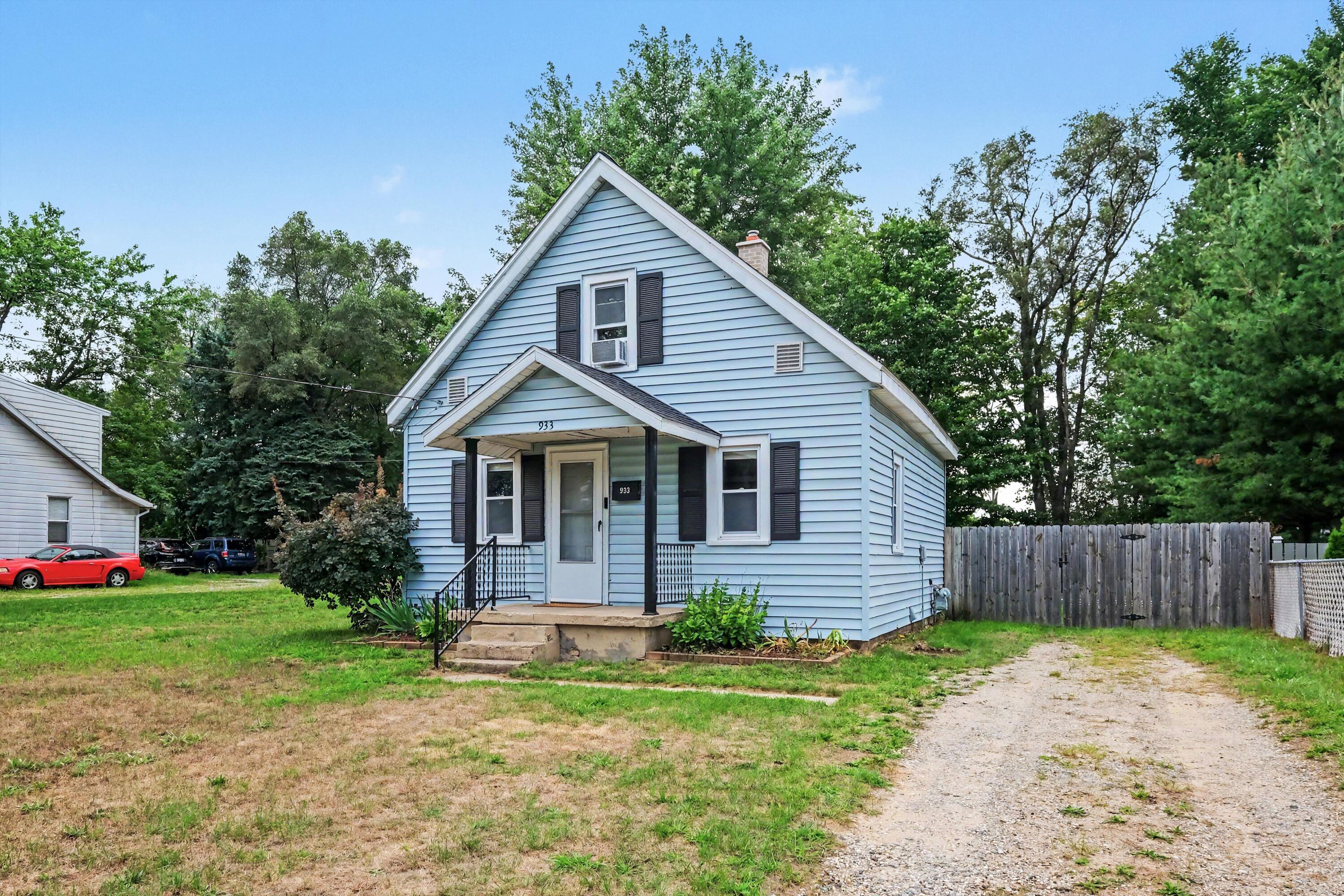 933 Benjamin Avenue NE Grand Rapids MI 49503