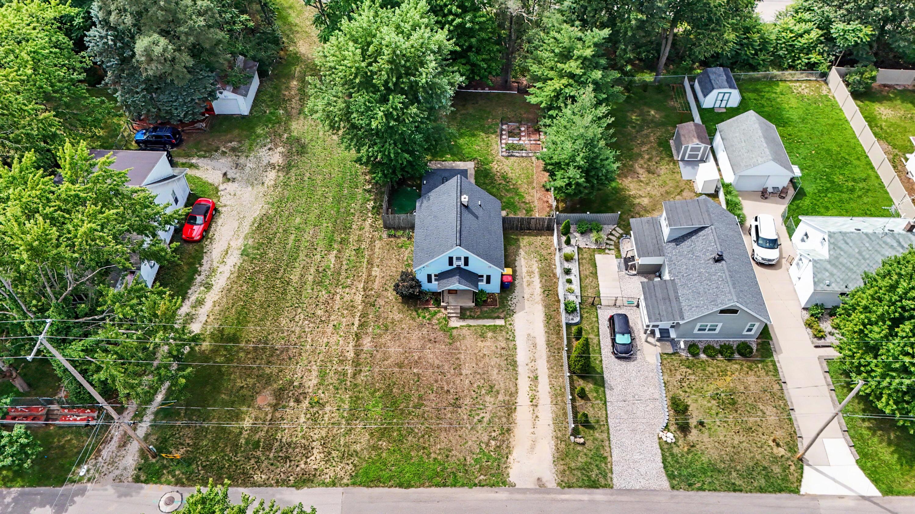 933 Benjamin Avenue NE Grand Rapids MI 49503