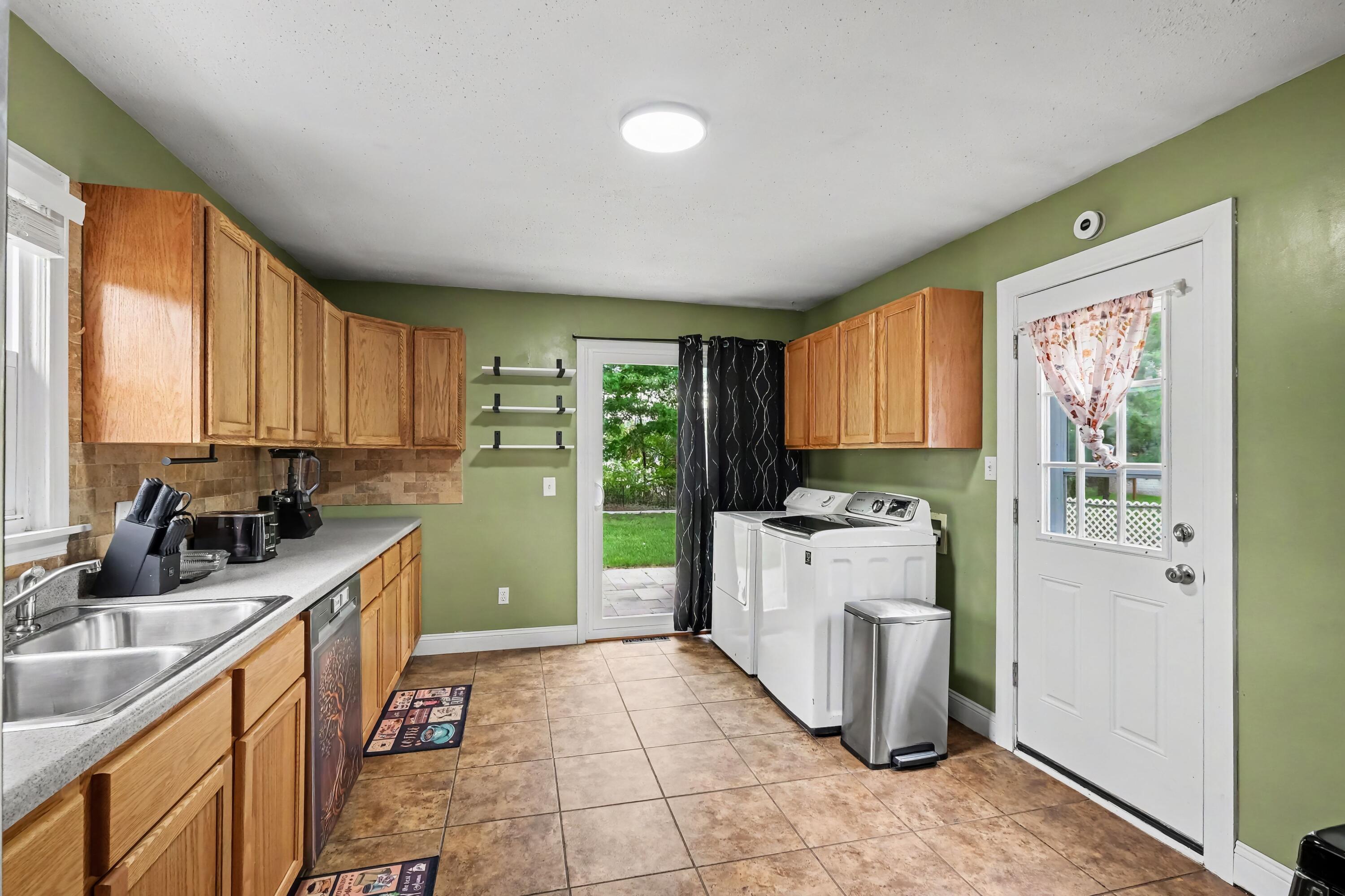 933 Benjamin Avenue NE Grand Rapids MI 49503