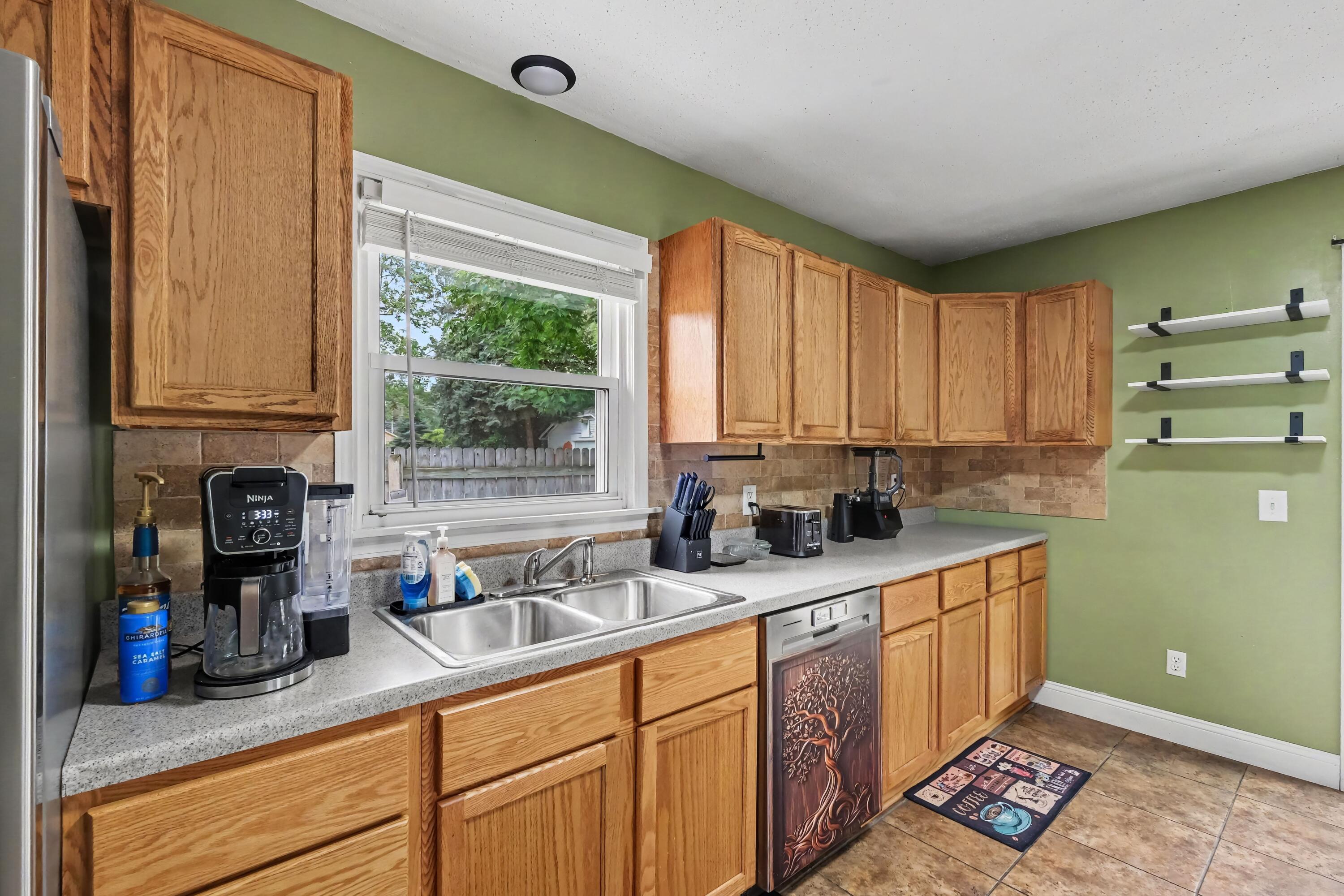 933 Benjamin Avenue NE Grand Rapids MI 49503