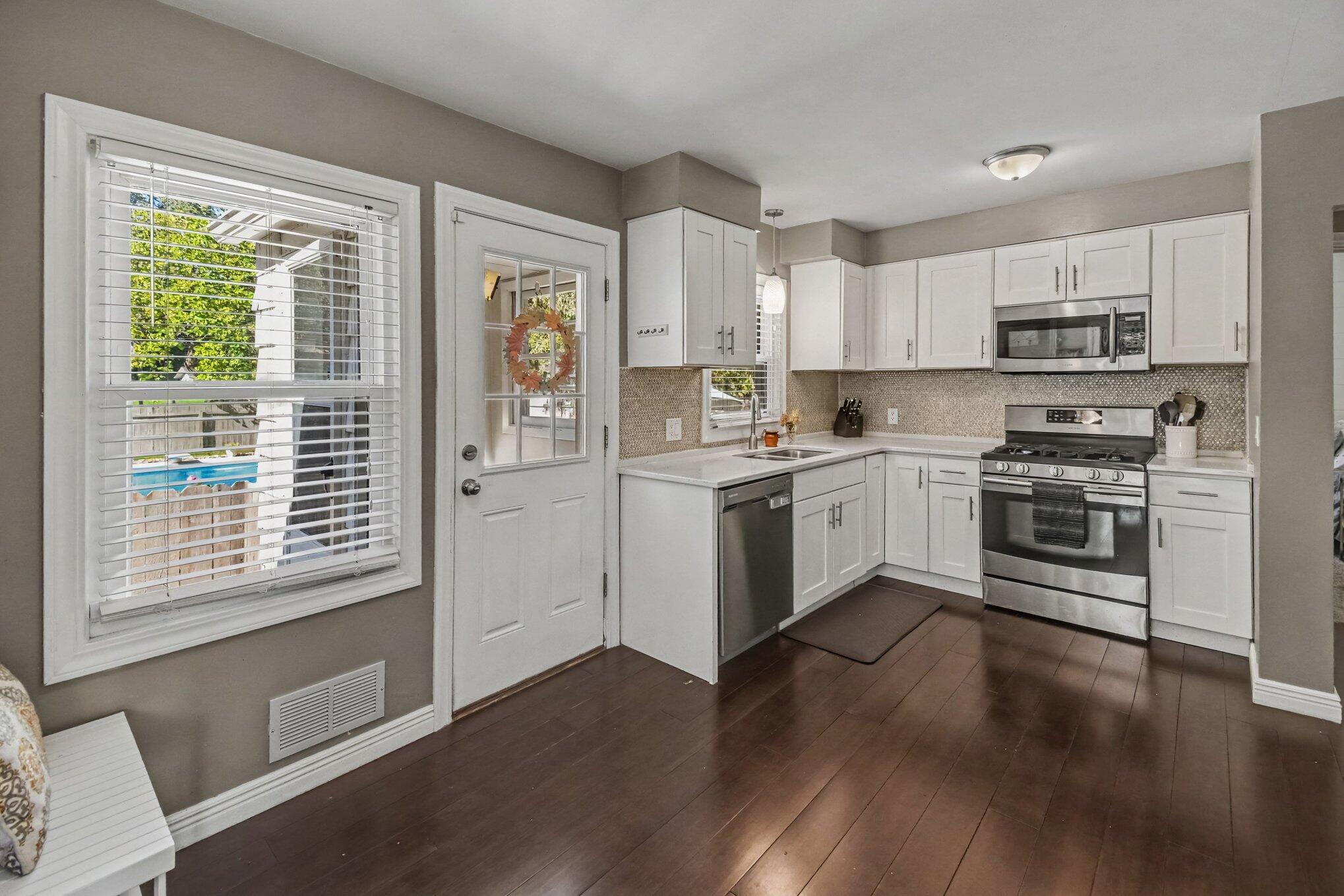 843 Fairfield Avenue NW Grand Rapids MI 49504