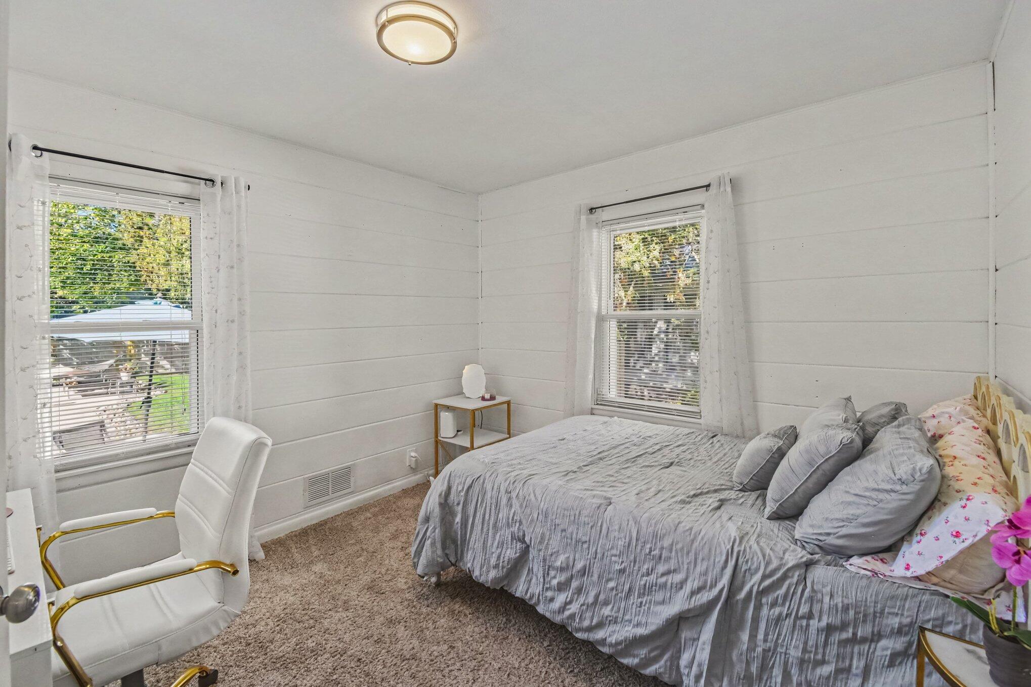 843 Fairfield Avenue NW Grand Rapids MI 49504