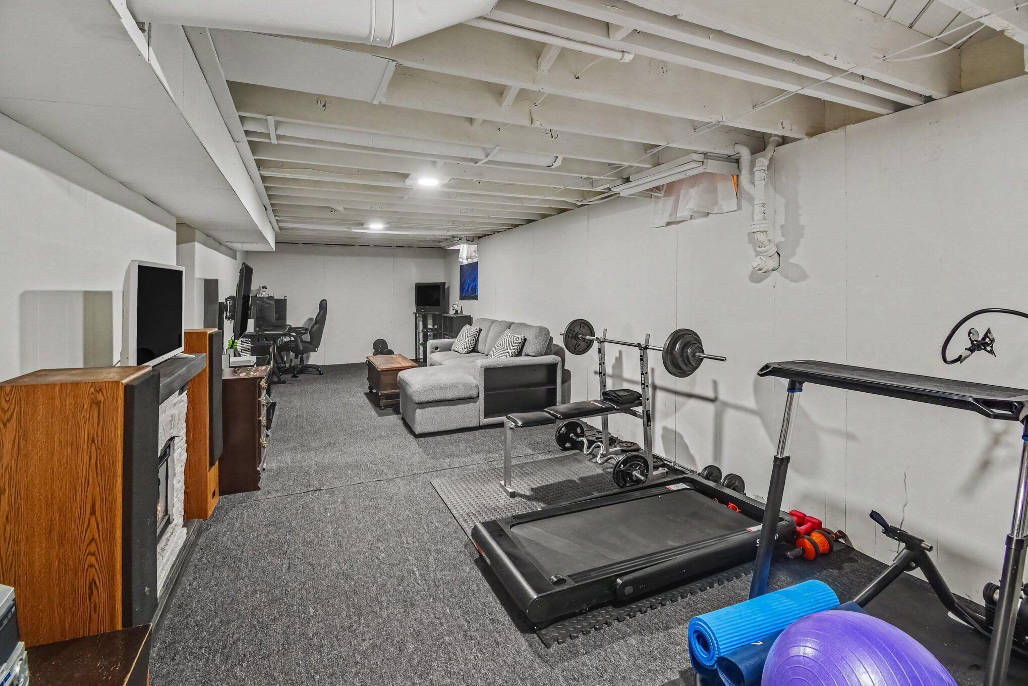 843 Fairfield Avenue NW Grand Rapids MI 49504