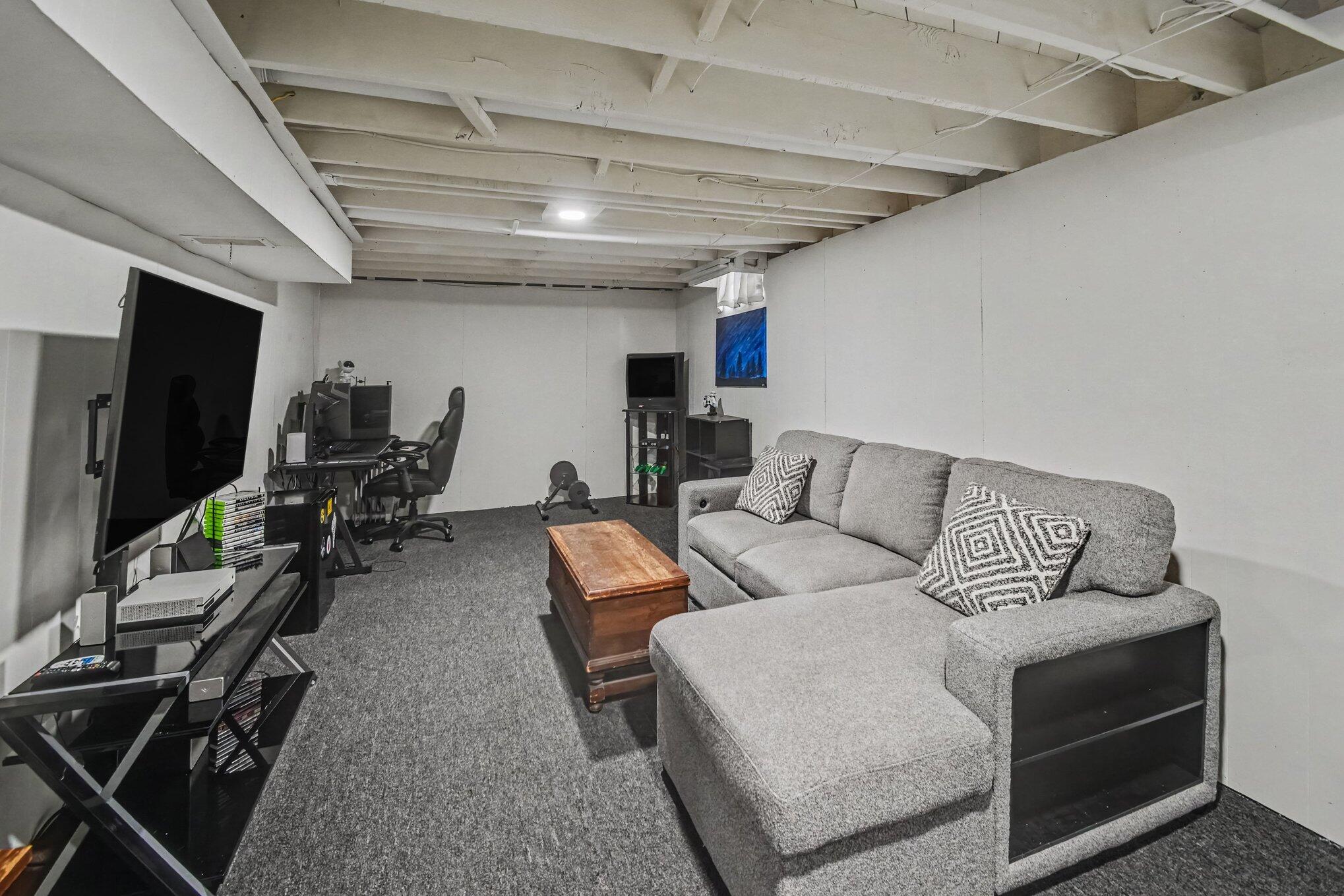 843 Fairfield Avenue NW Grand Rapids MI 49504