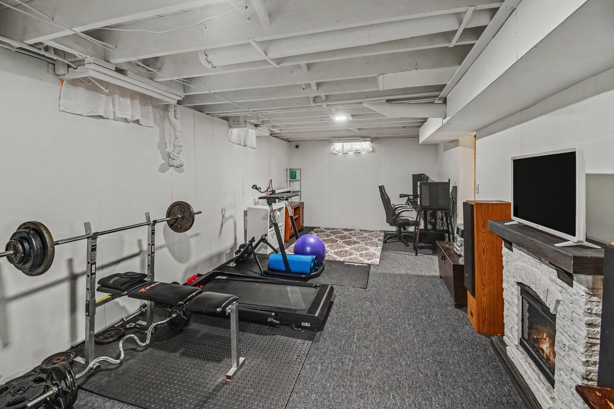 843 Fairfield Avenue NW Grand Rapids MI 49504