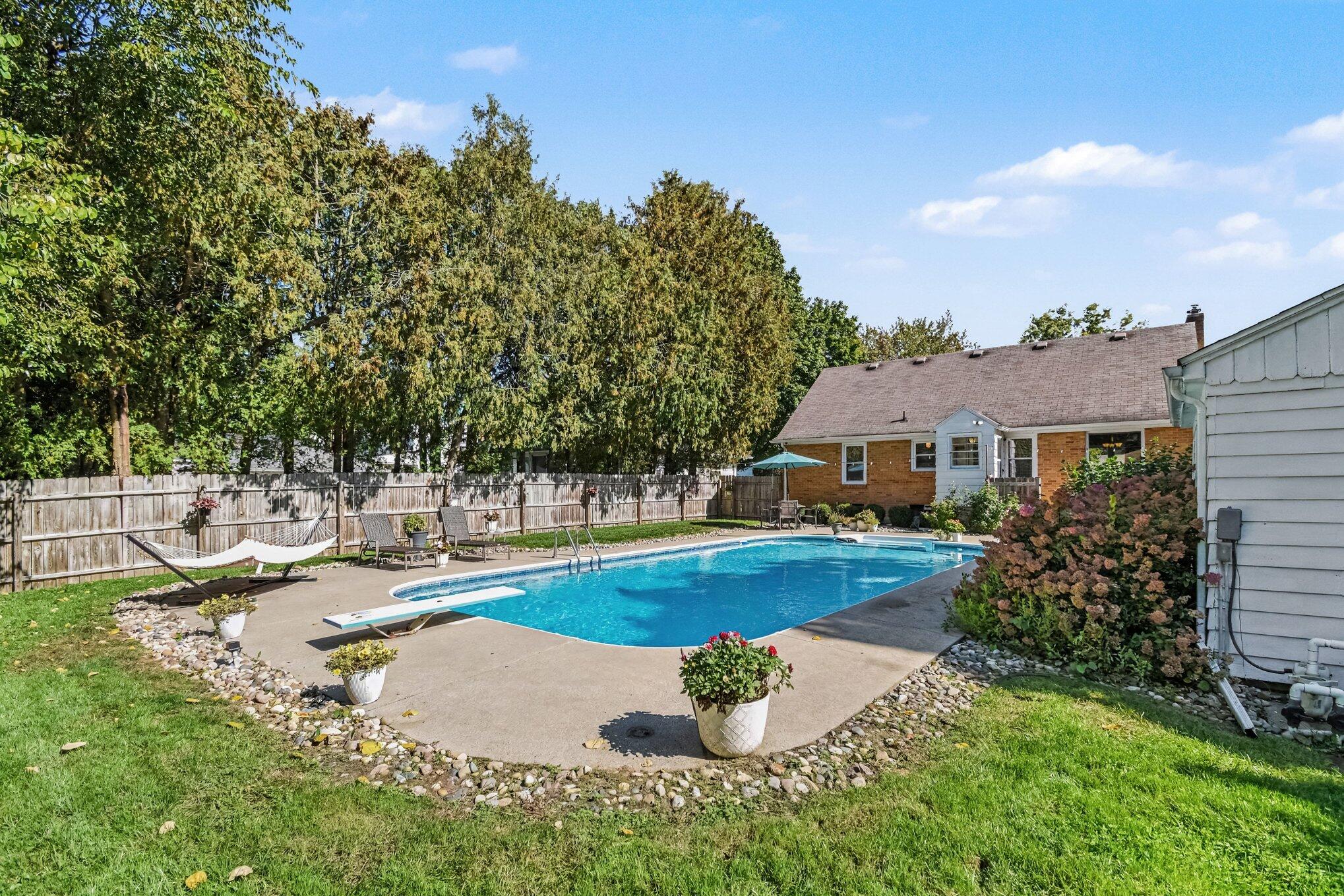 843 Fairfield Avenue NW Grand Rapids MI 49504