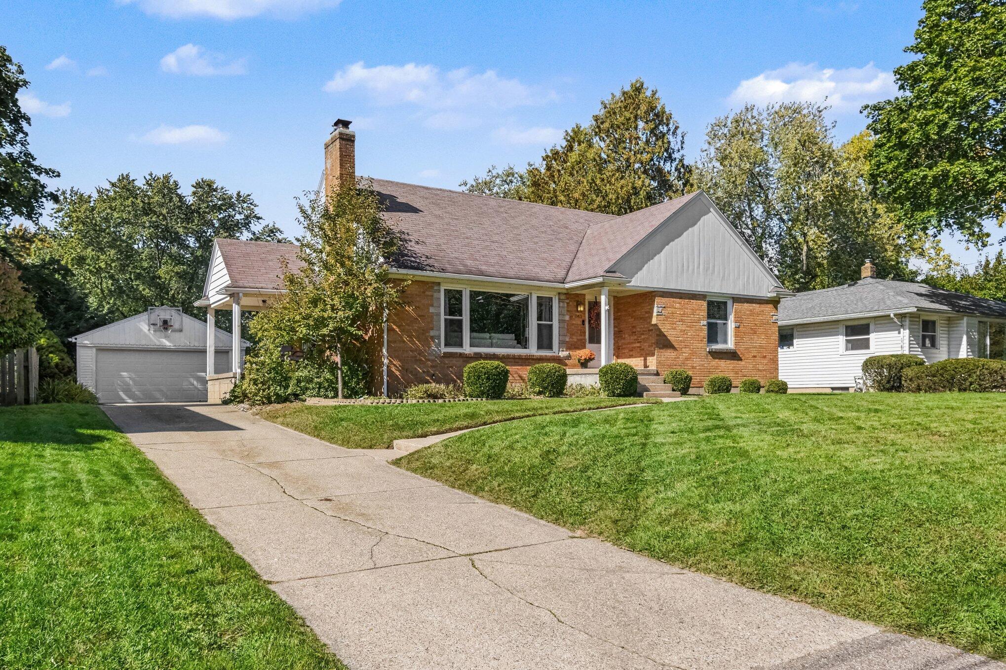 843 Fairfield Avenue NW Grand Rapids MI 49504