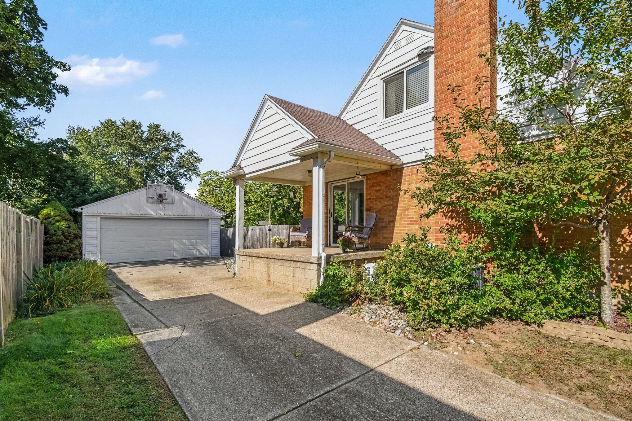 843 Fairfield Avenue NW Grand Rapids MI 49504