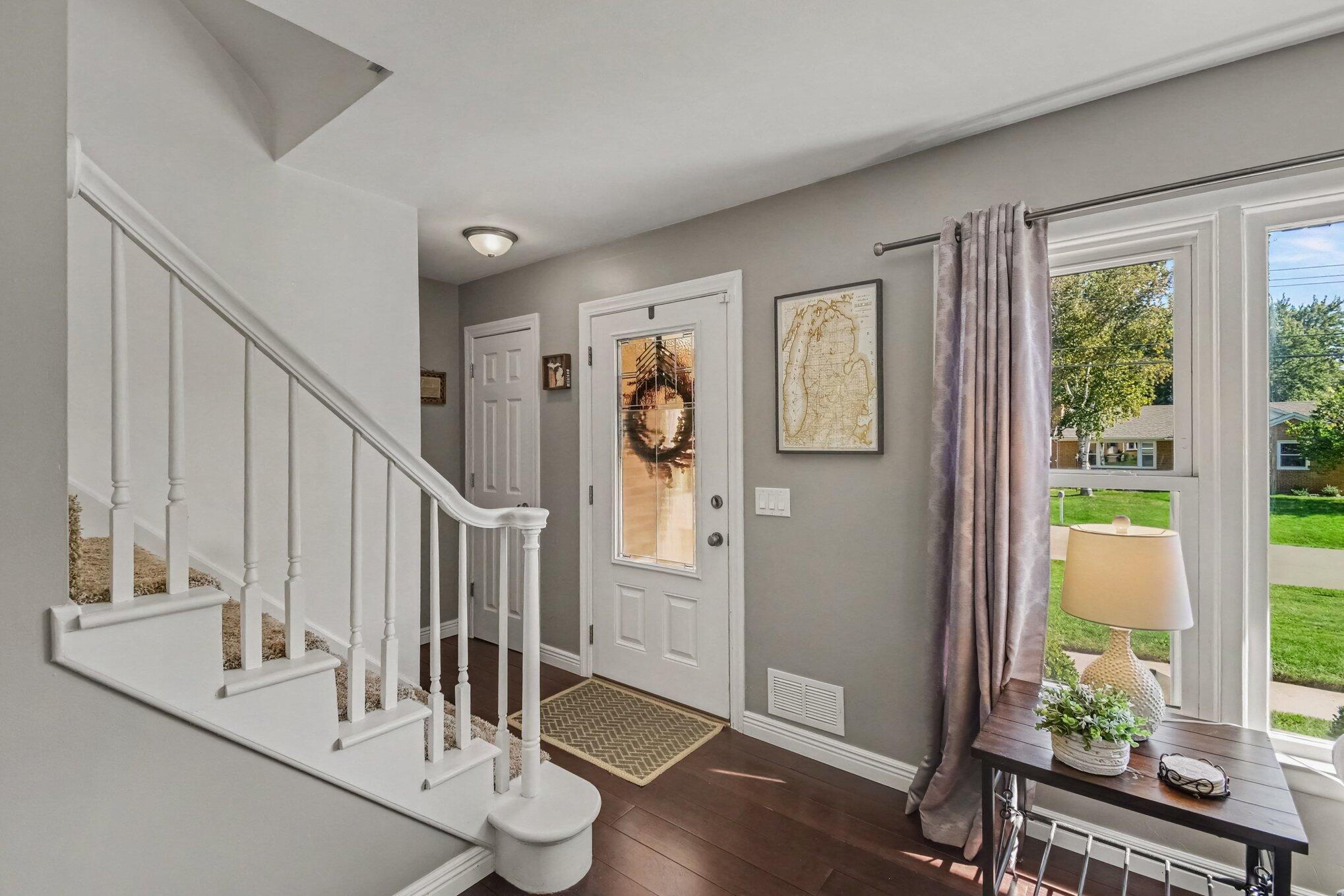 843 Fairfield Avenue NW Grand Rapids MI 49504