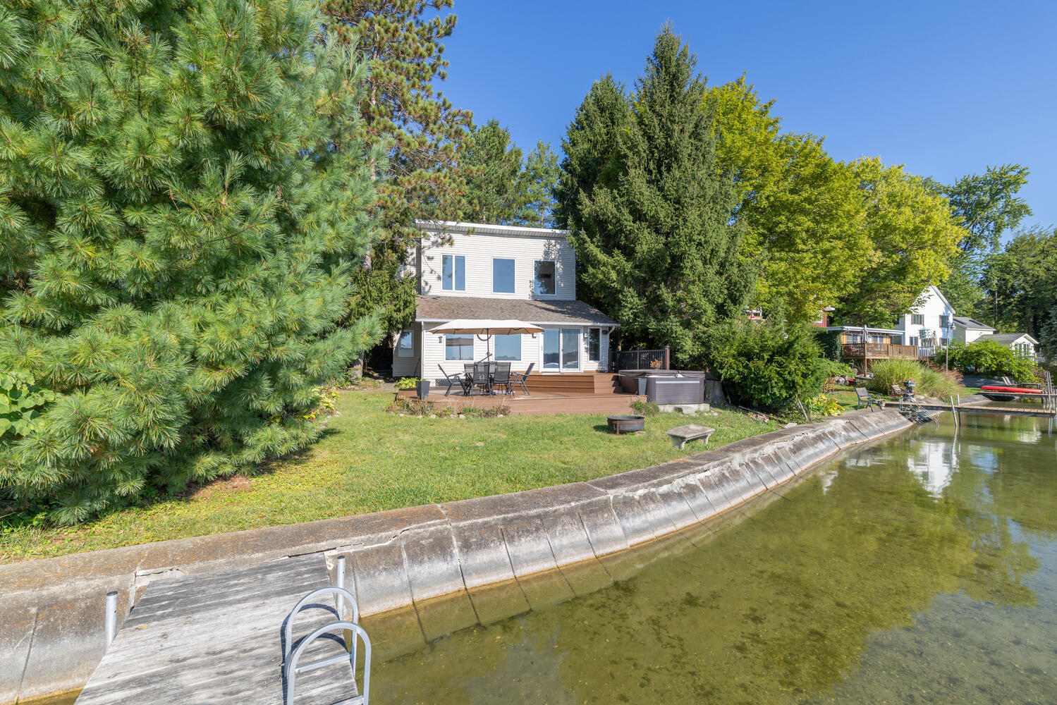 24199 N Shore Drive Edwardsburg MI 49112