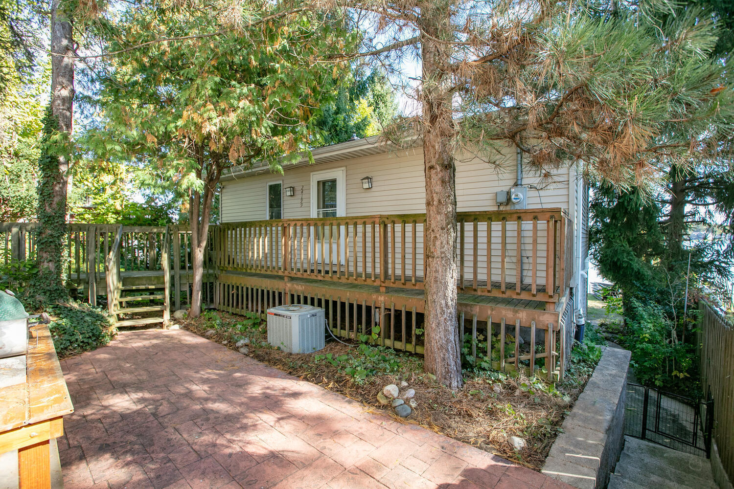 24199 N Shore Drive Edwardsburg MI 49112
