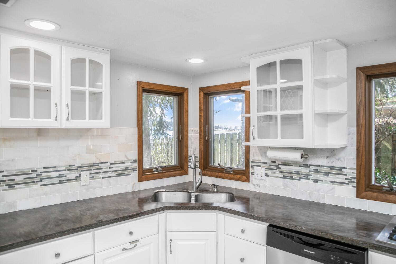 24199 N Shore Drive Edwardsburg MI 49112