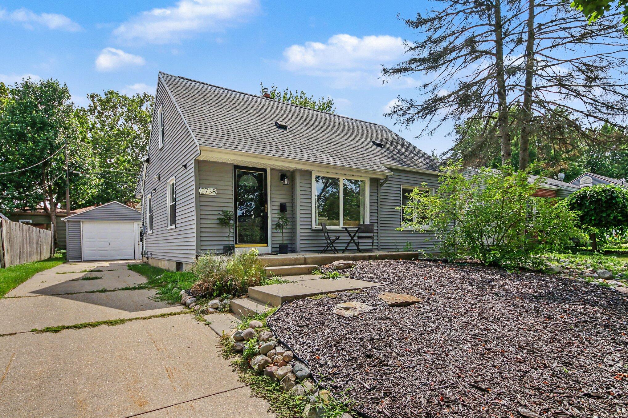2738 Richards Drive SE East Grand Rapids MI 49506