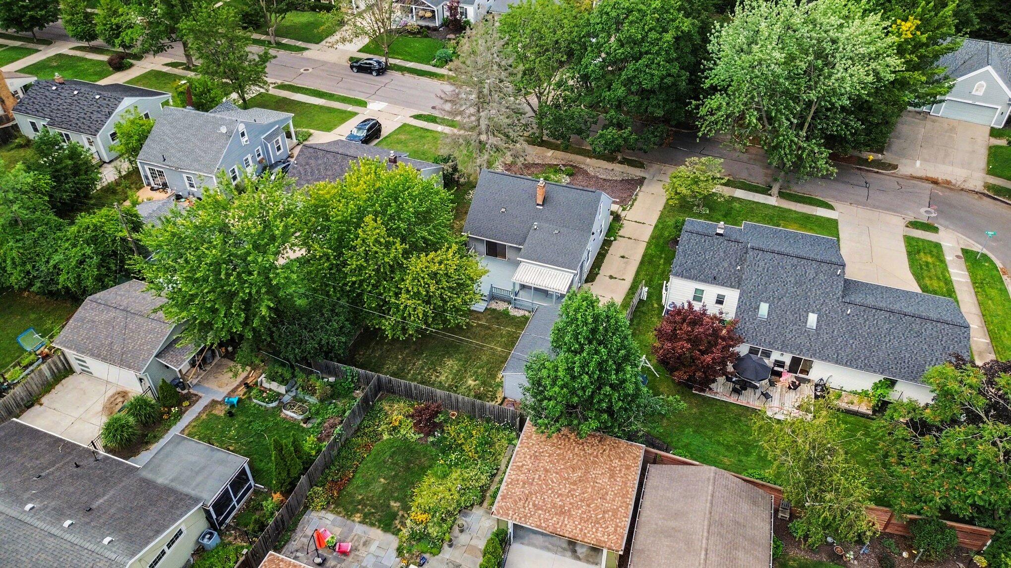 2738 Richards Drive SE East Grand Rapids MI 49506