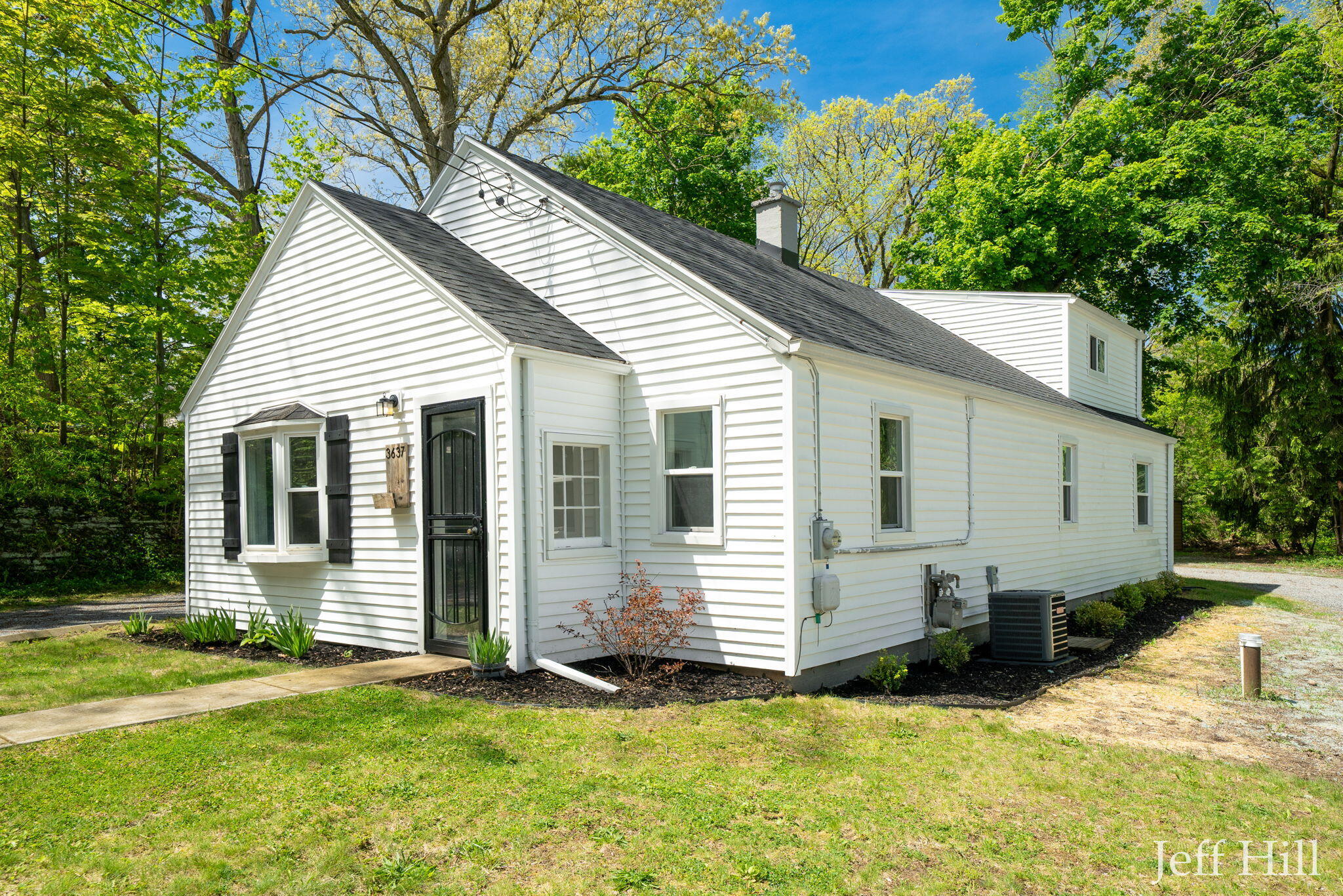 3637 Colonial Avenue NE Grand Rapids MI 49525