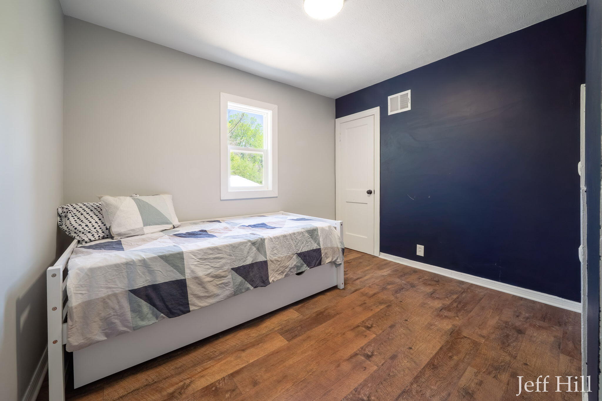 3637 Colonial Avenue NE Grand Rapids MI 49525