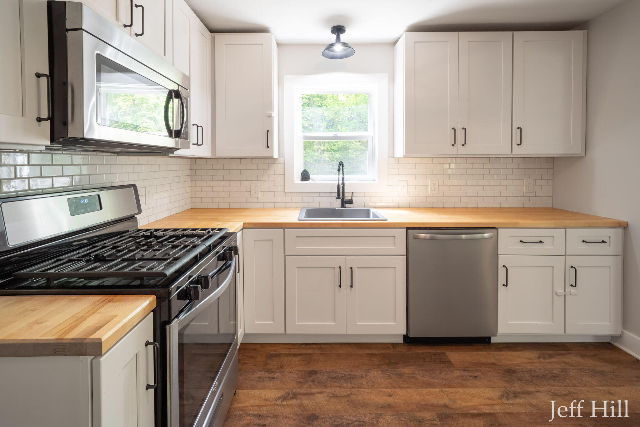 3637 Colonial Avenue NE Grand Rapids MI 49525