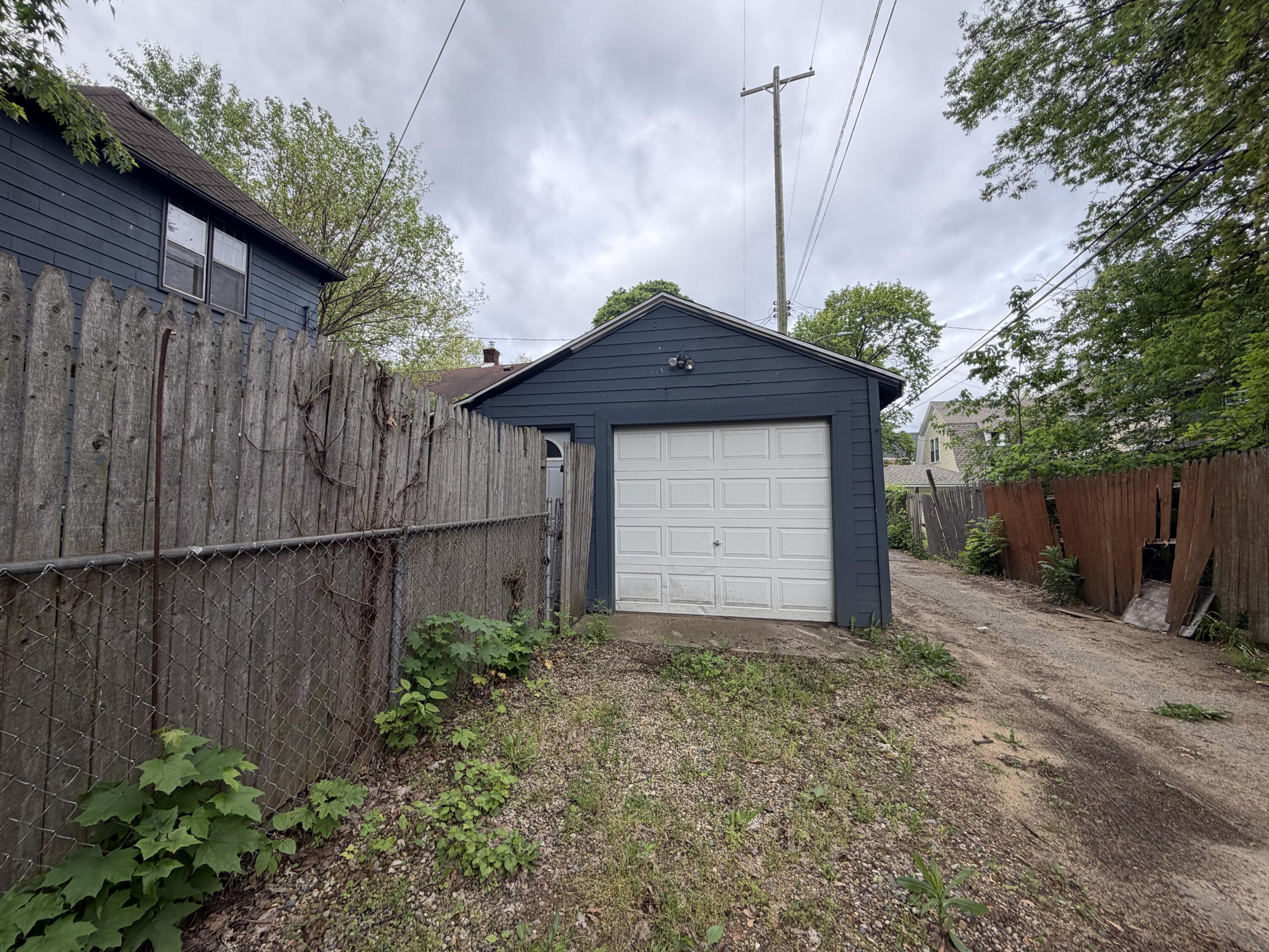 905 Bryant Street Kalamazoo MI 49001