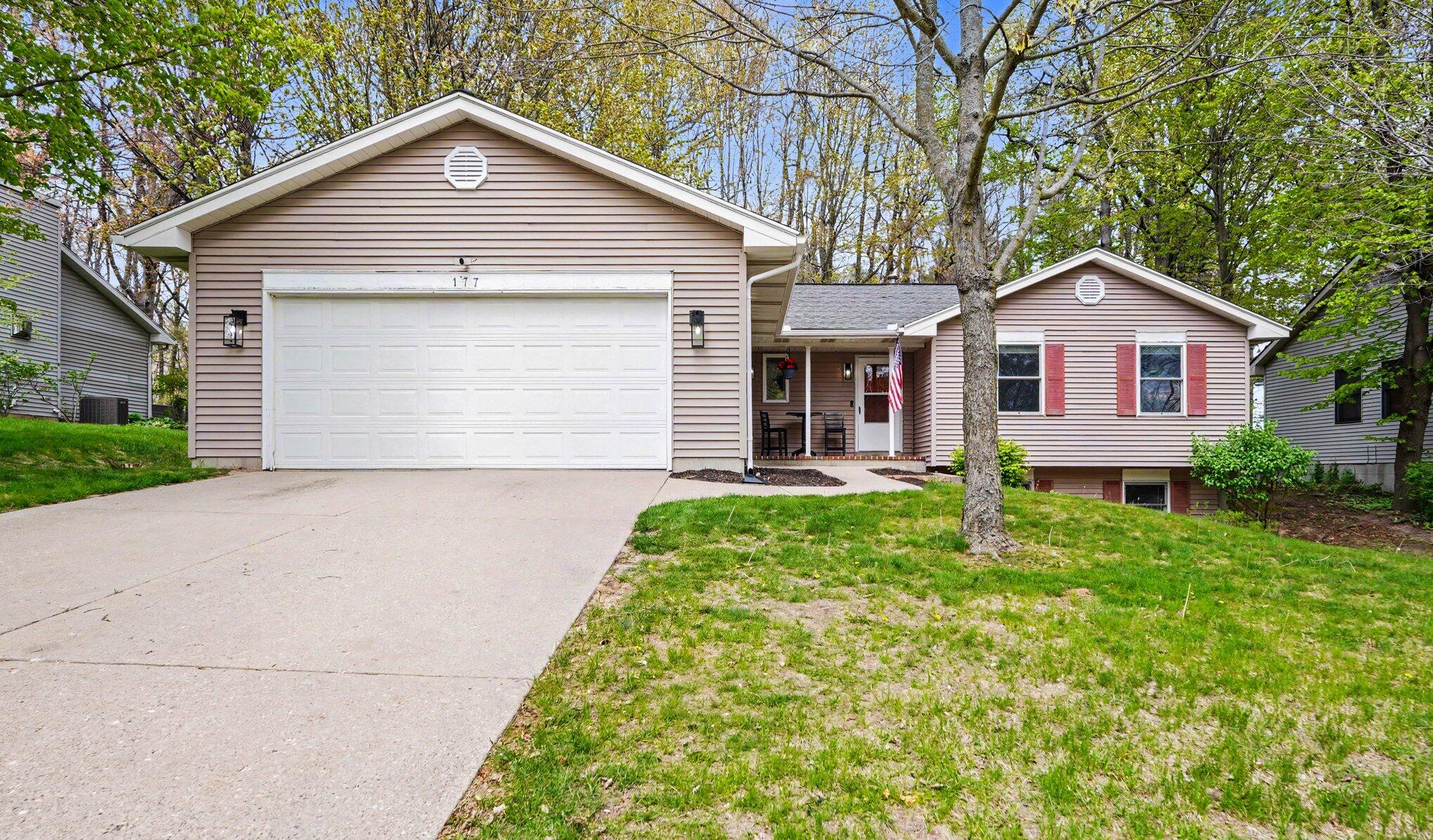 177 Glen Eagle Drive NE Rockford MI 49341
