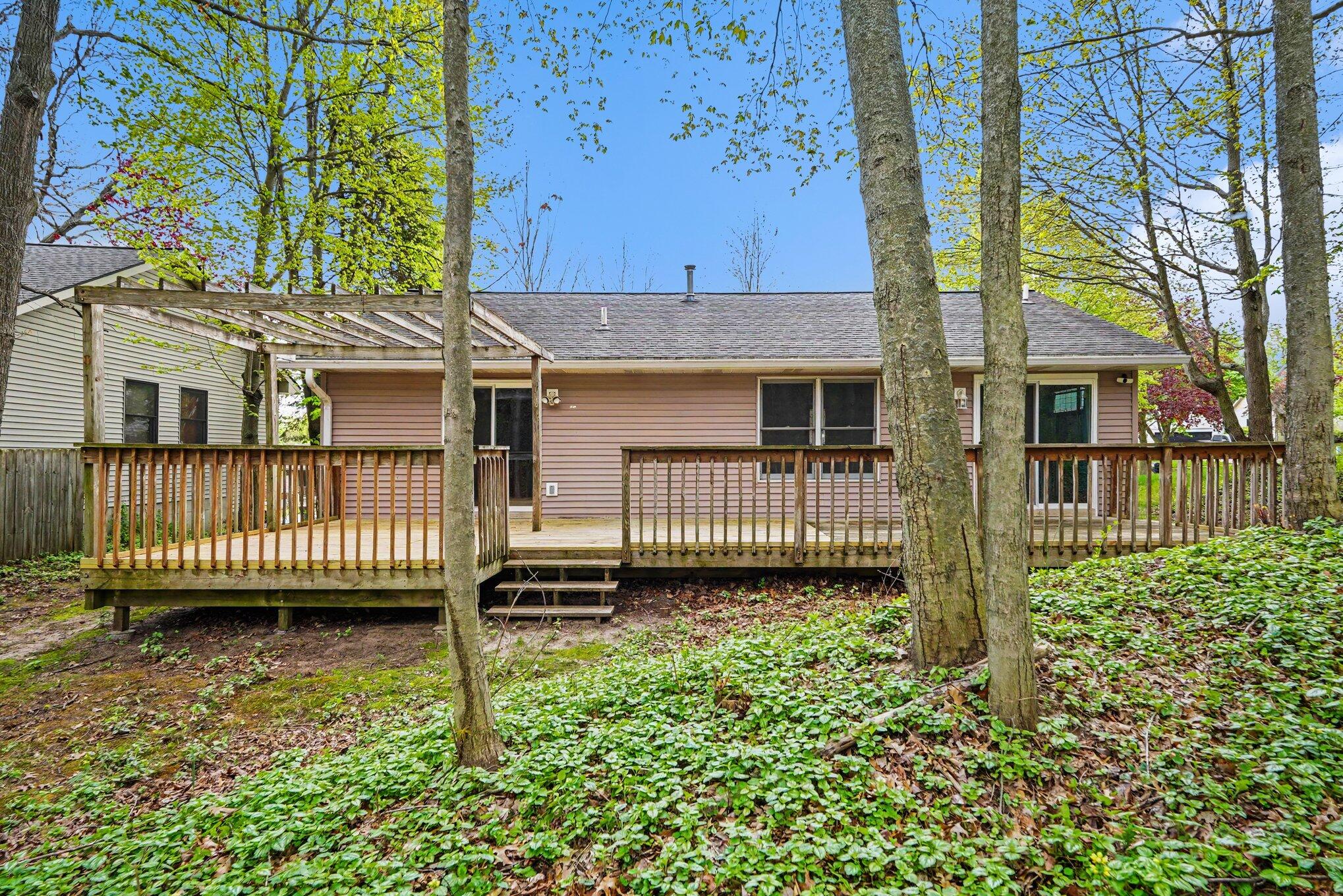 177 Glen Eagle Drive NE Rockford MI 49341