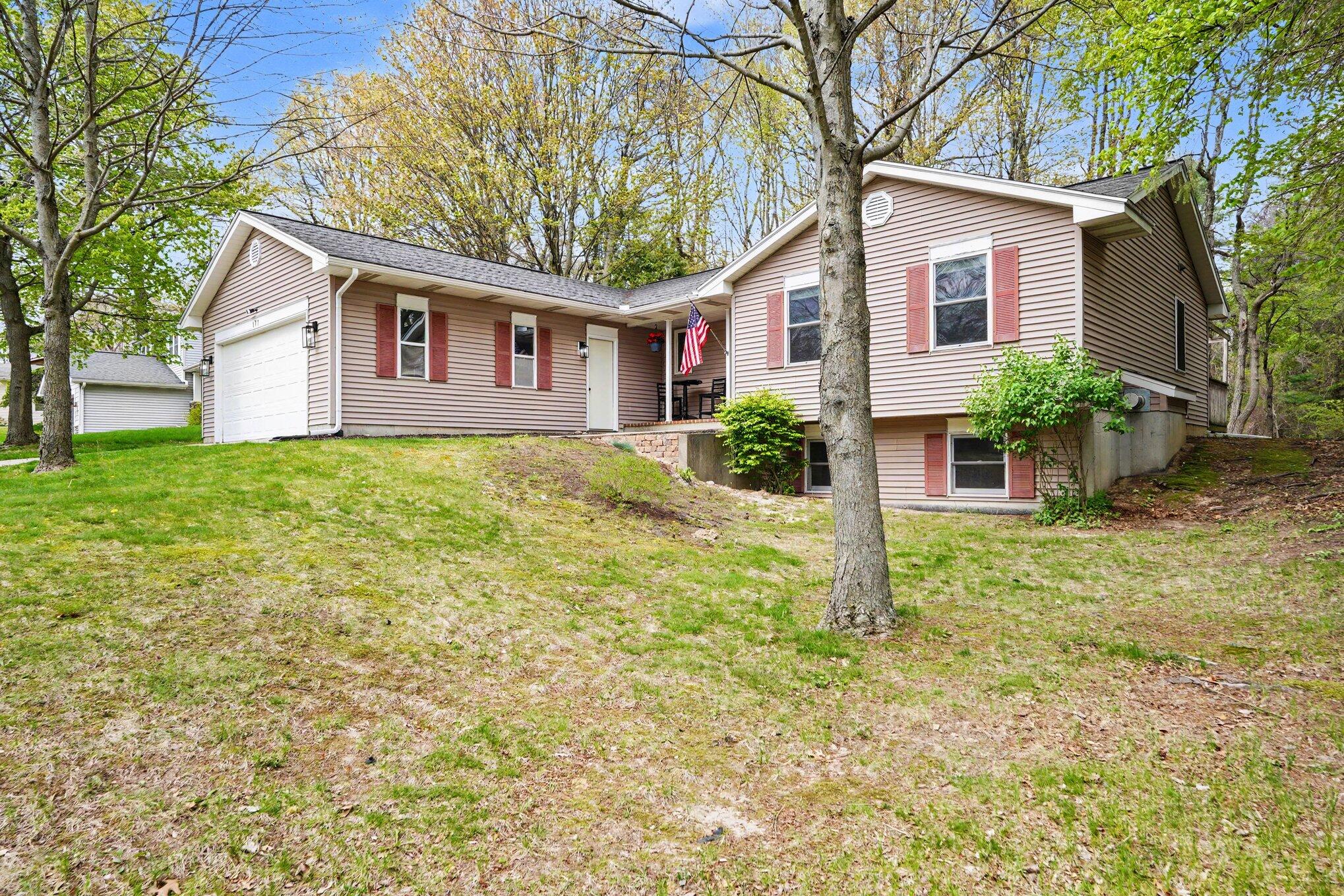 177 Glen Eagle Drive NE Rockford MI 49341