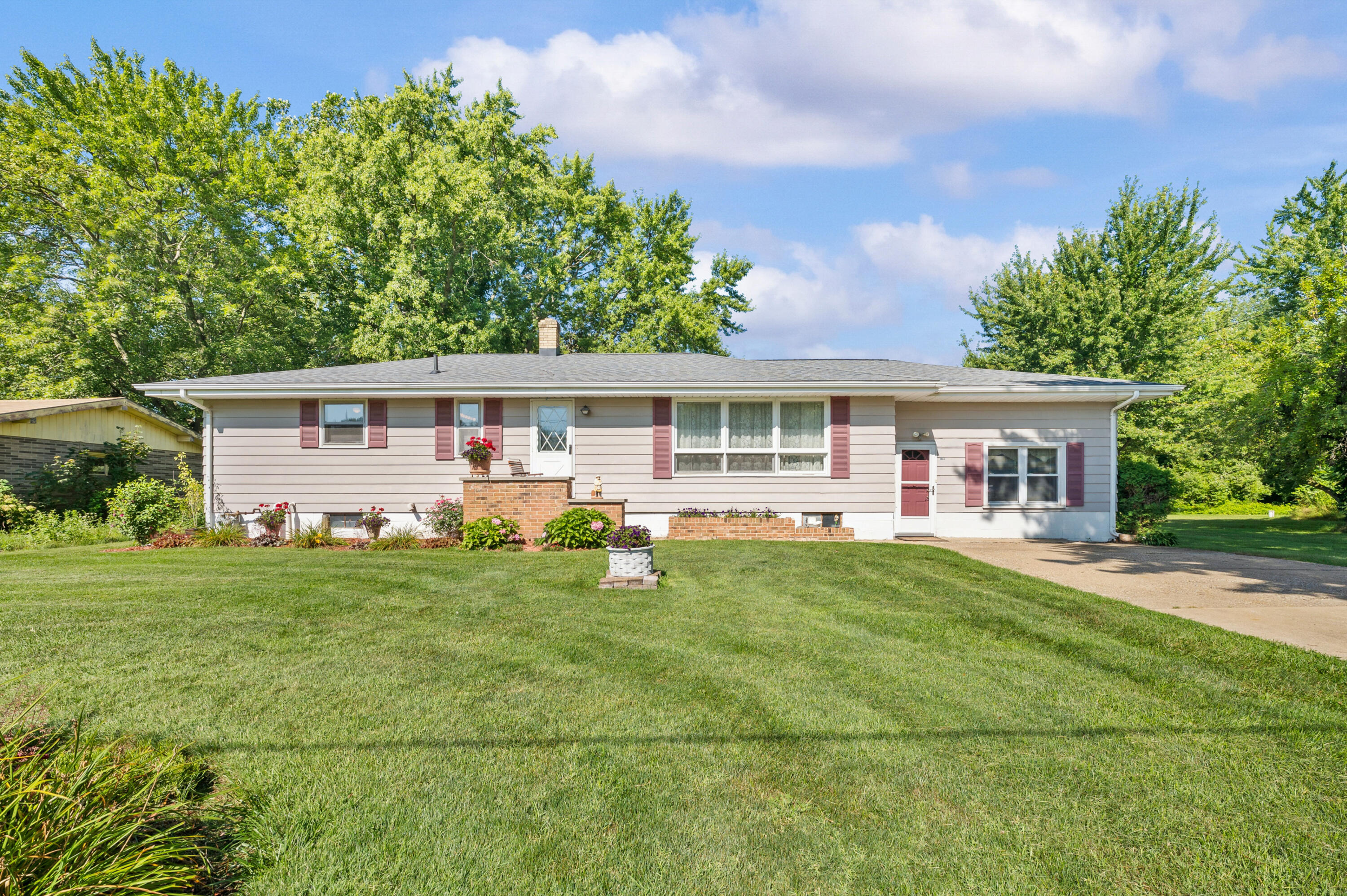 1864 Greenly Avenue Benton Harbor MI 49022