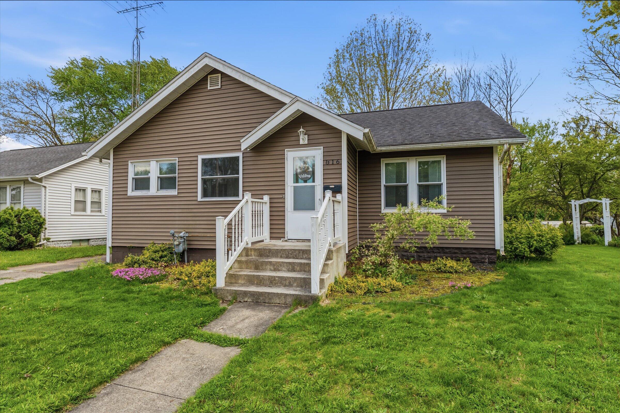 816 Burns Street Niles MI 49120