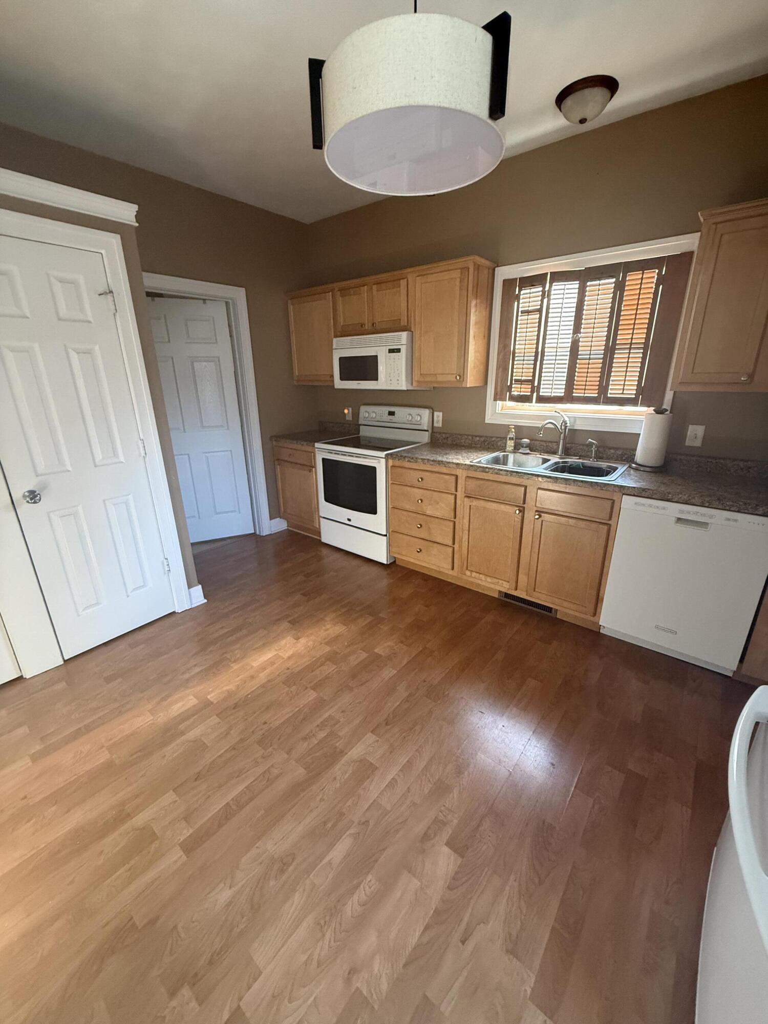 35 E 20th Street Holland MI 49423