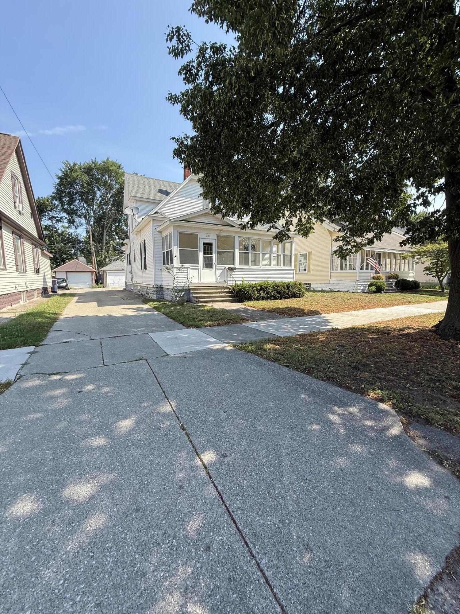 35 E 20th Street Holland MI 49423