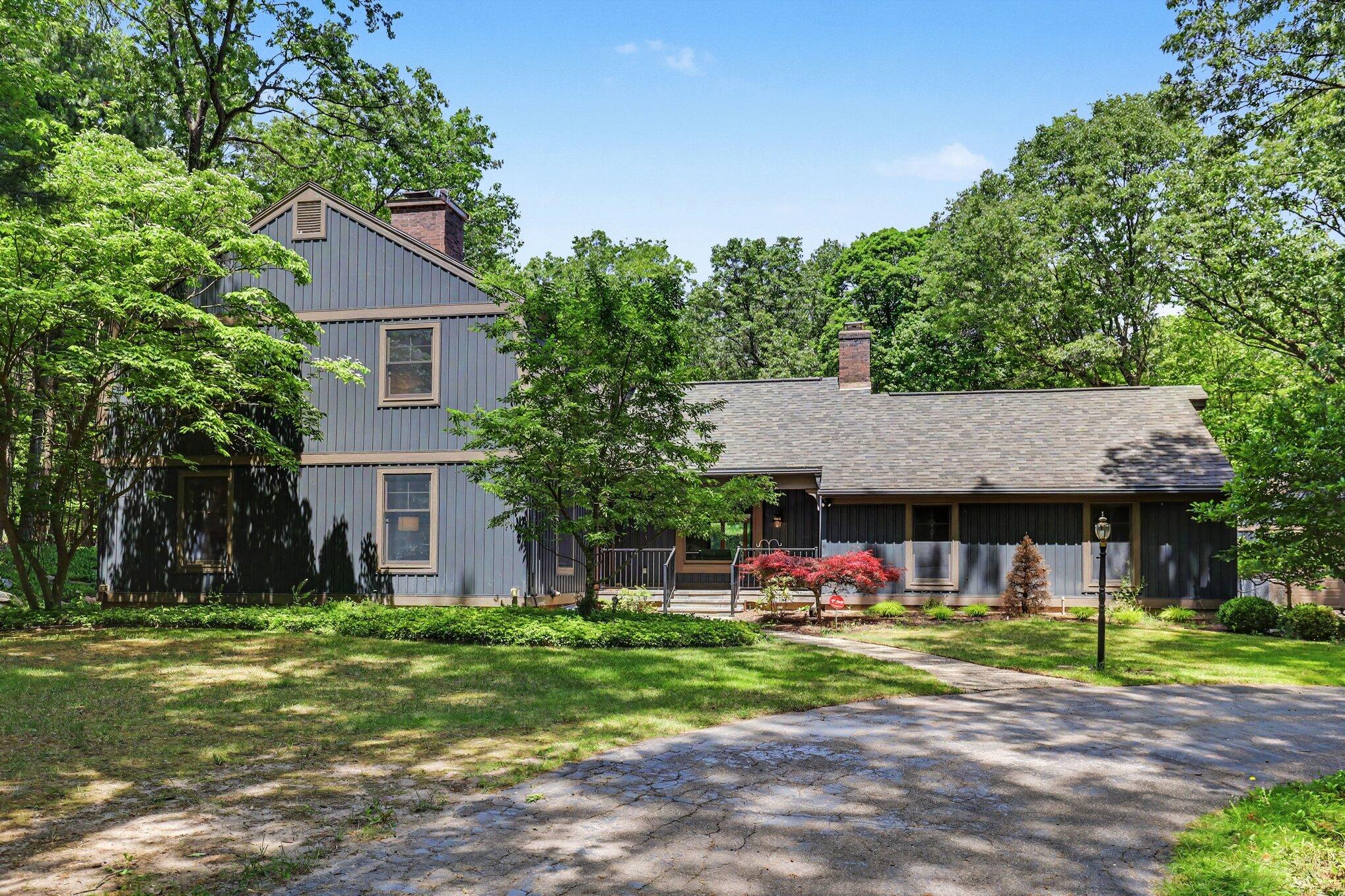 385 Greentree Lane NE Ada MI 49301
