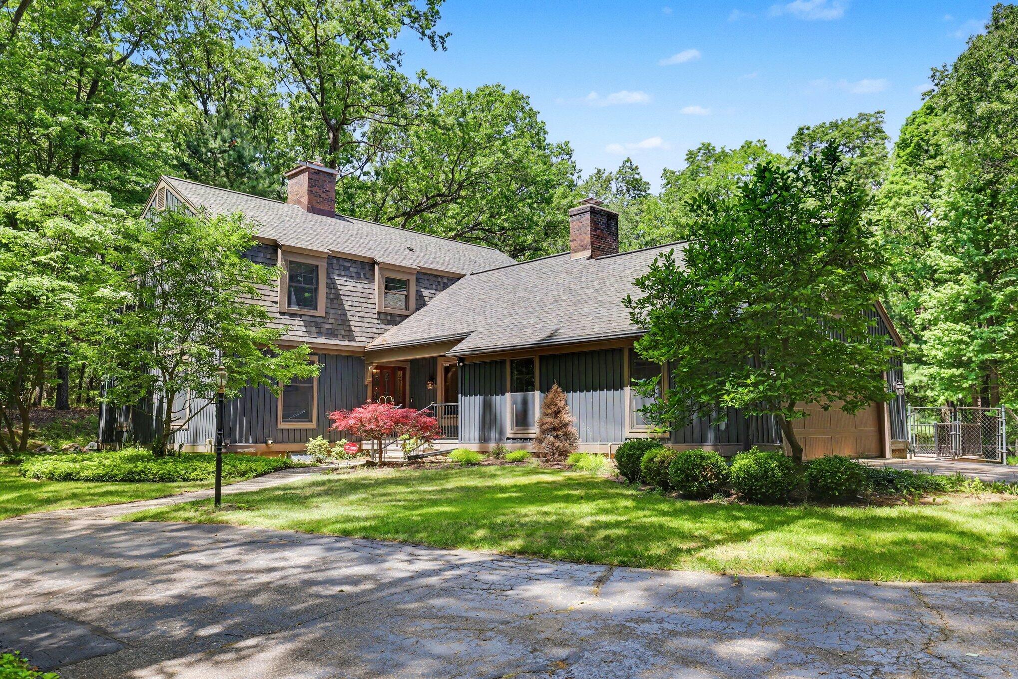 385 Greentree Lane NE Ada MI 49301