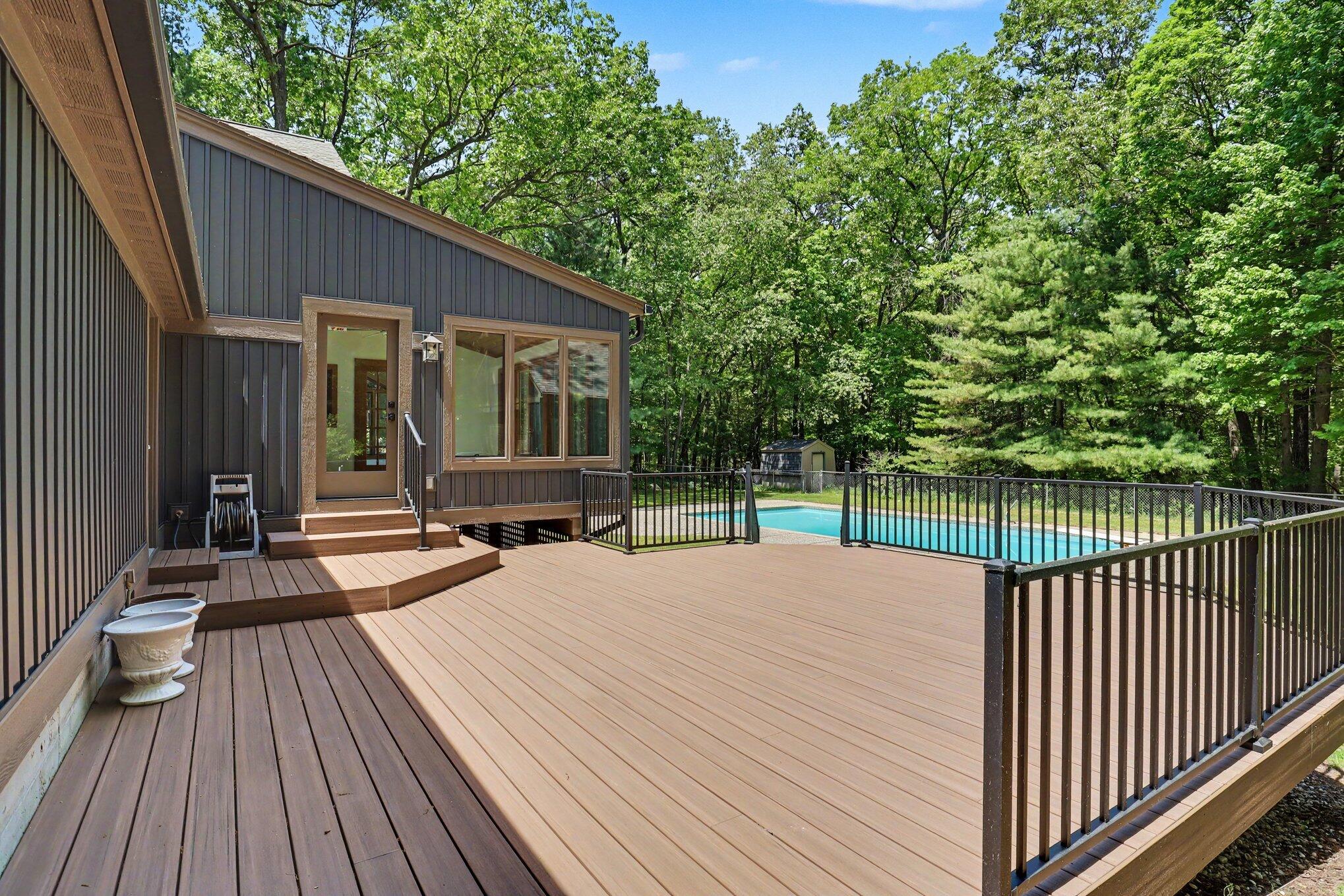 385 Greentree Lane NE Ada MI 49301