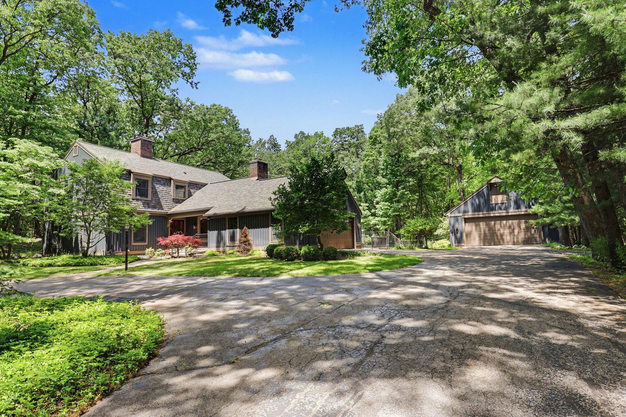 385 Greentree Lane NE Ada MI 49301