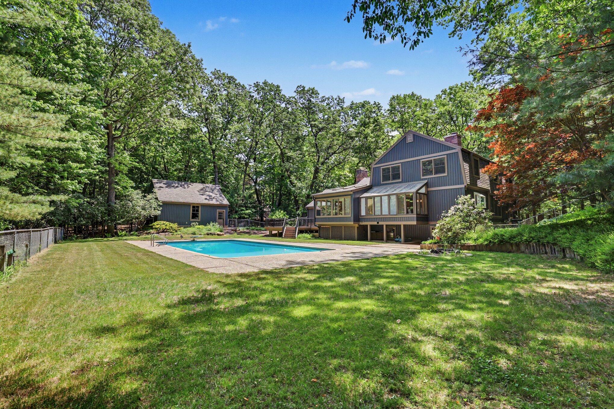 385 Greentree Lane NE Ada MI 49301