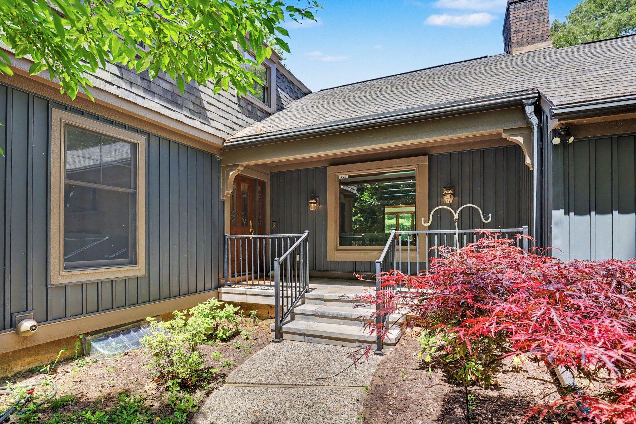 385 Greentree Lane NE Ada MI 49301