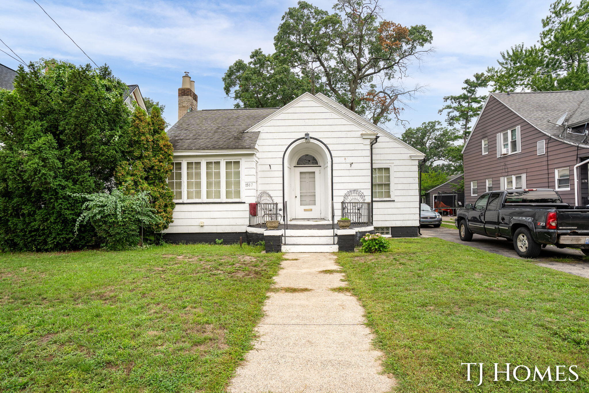 1587 Peck Street Muskegon MI 49441