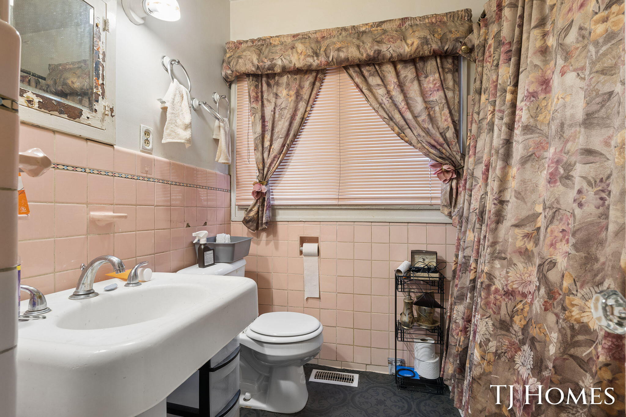 1587 Peck Street Muskegon MI 49441