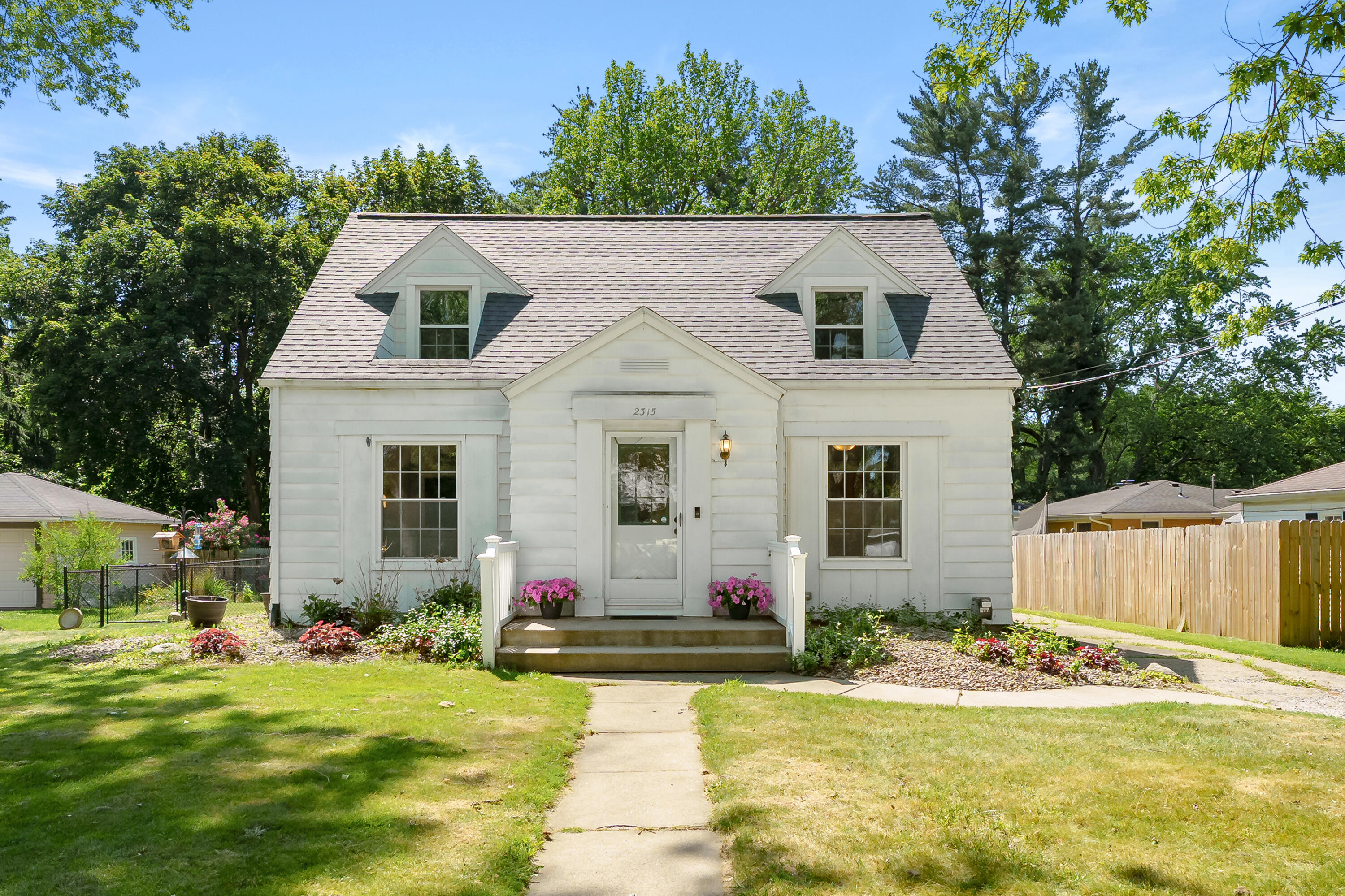 2315 Fairfield Avenue Kalamazoo MI 49048