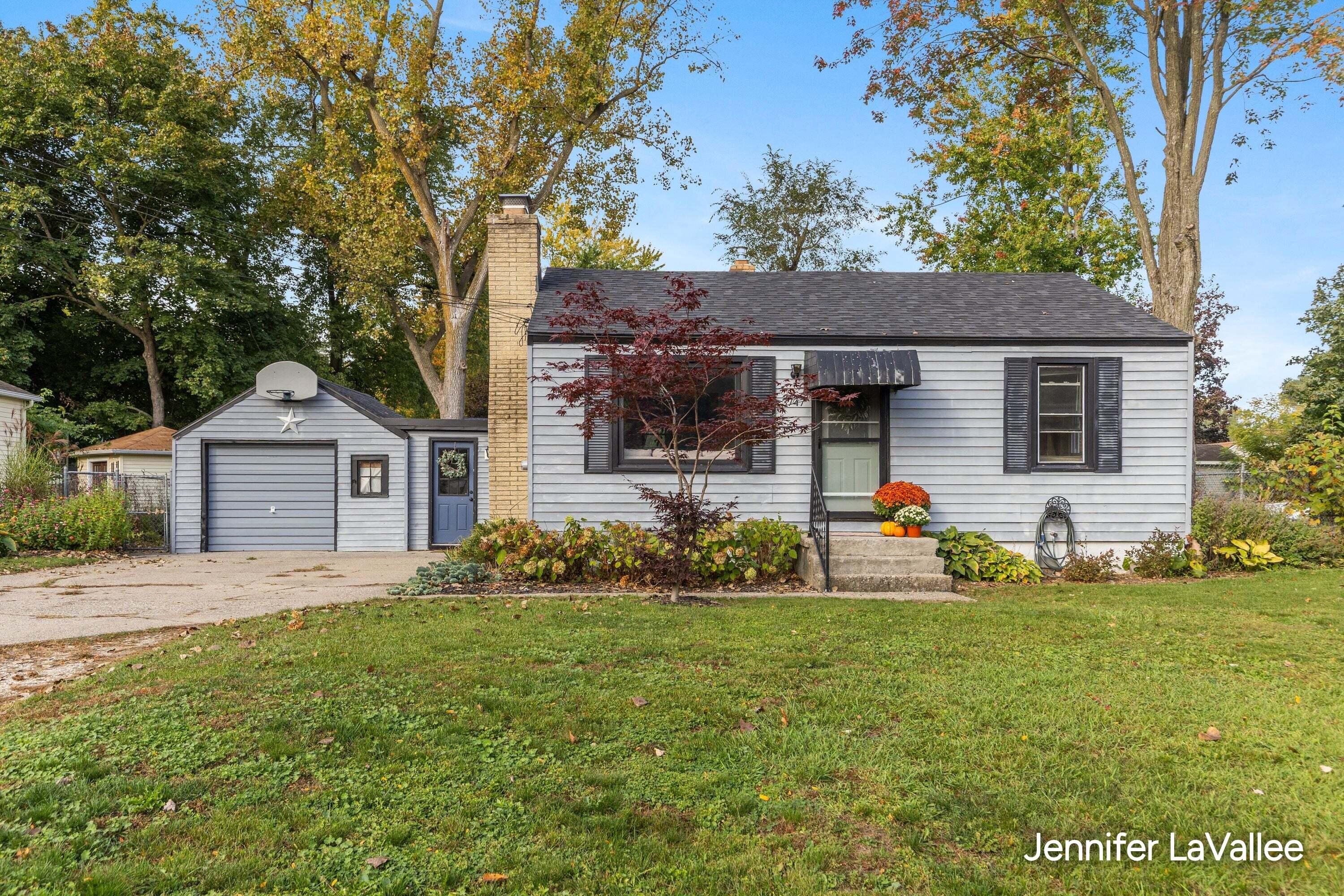 3747 Miramar Avenue NE Grand Rapids MI 49525