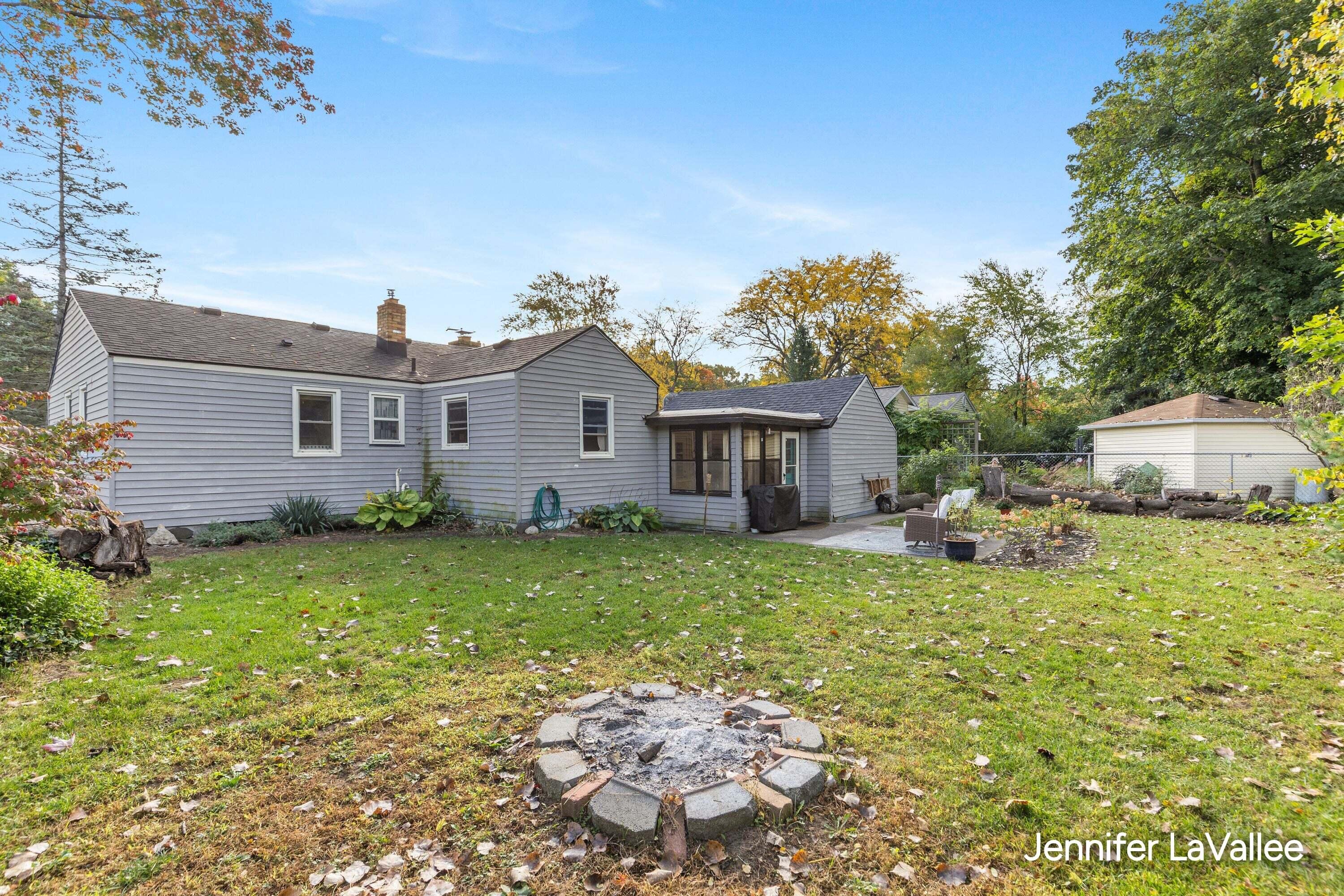 3747 Miramar Avenue NE Grand Rapids MI 49525