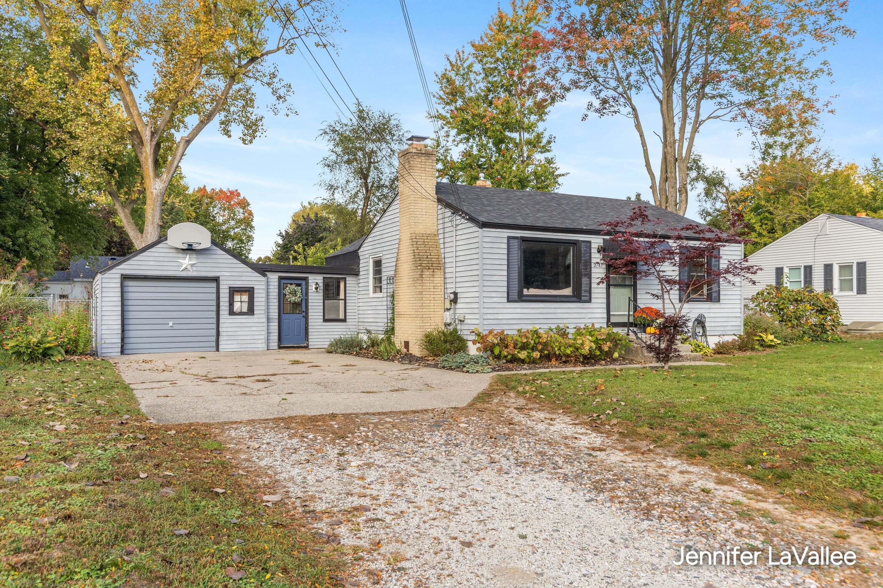 3747 Miramar Avenue NE Grand Rapids MI 49525