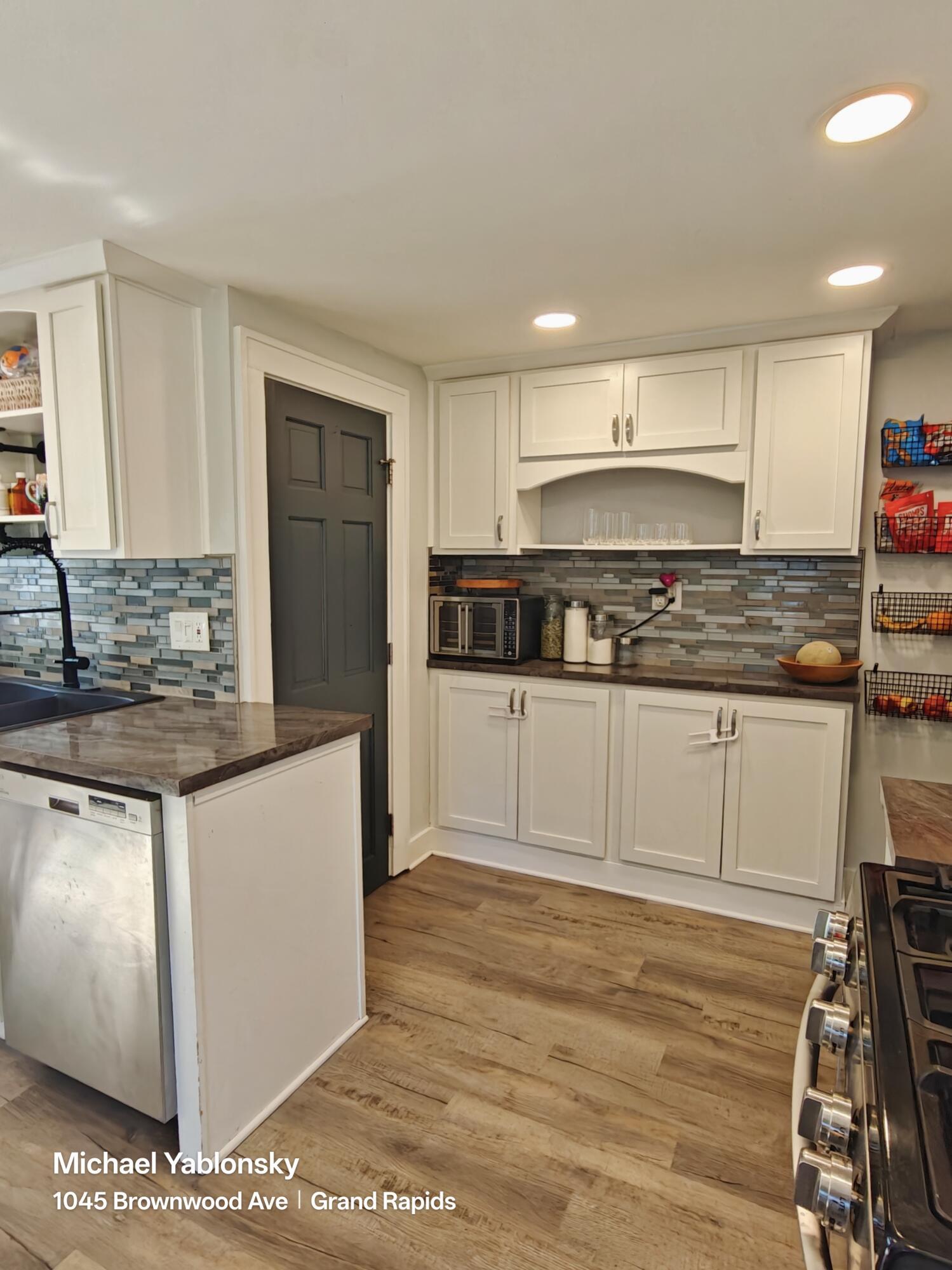 1045 Brownwood Avenue NW Grand Rapids MI 49504