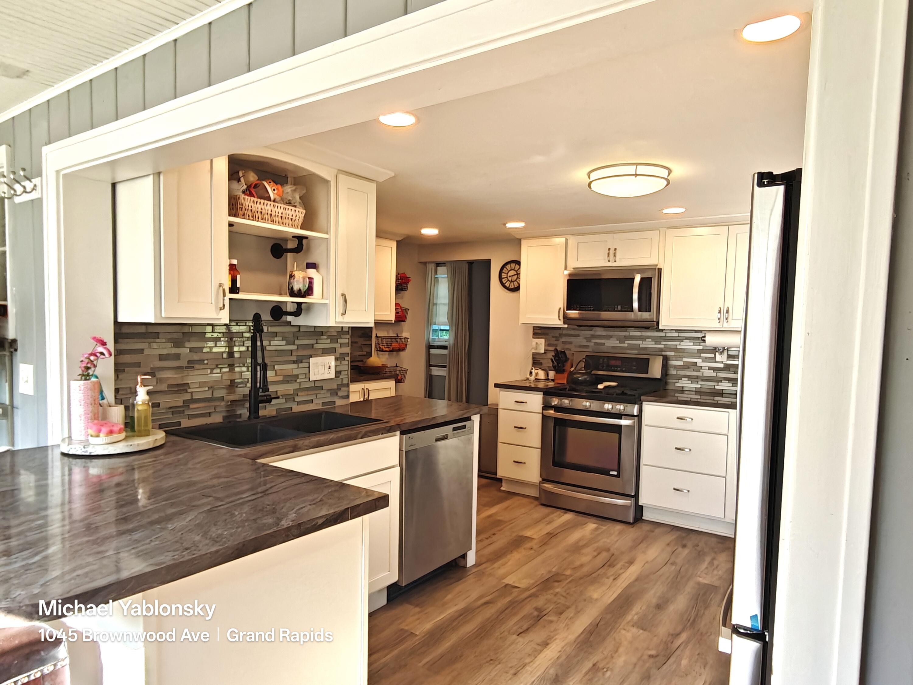 1045 Brownwood Avenue NW Grand Rapids MI 49504