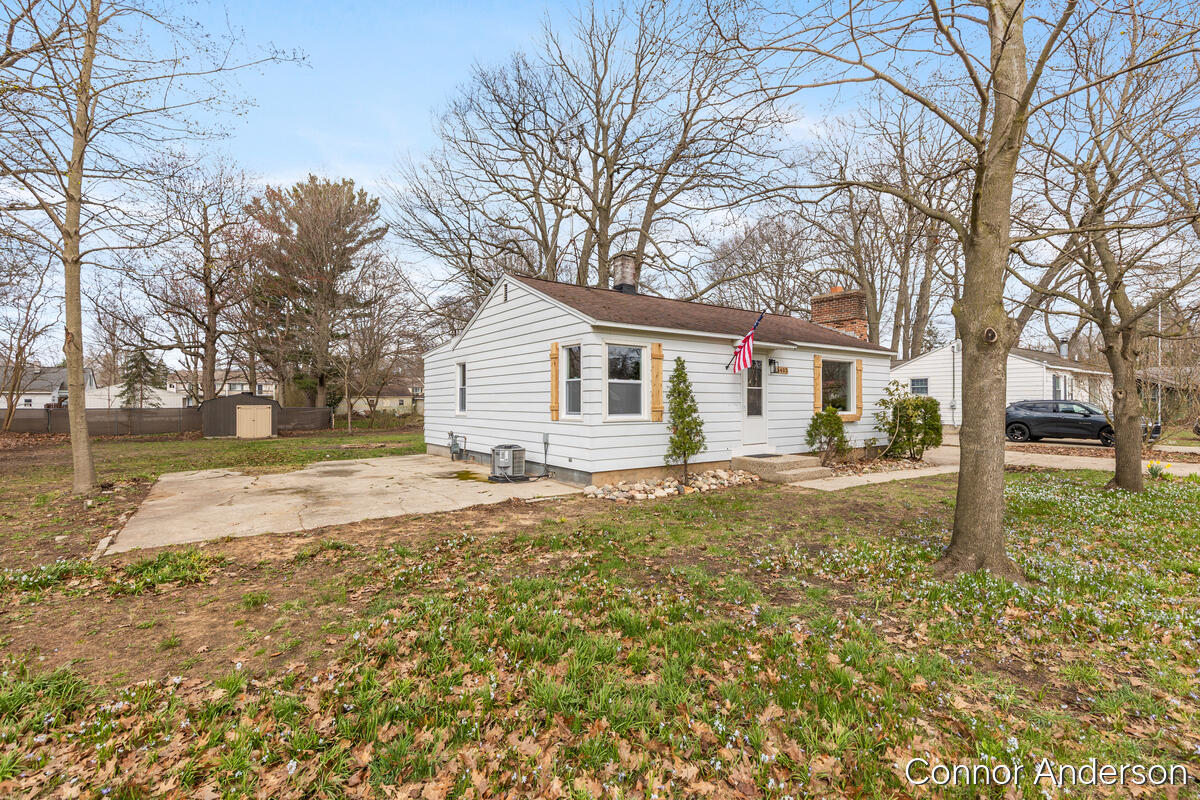 15403 Pine Street Grand Haven MI 49417