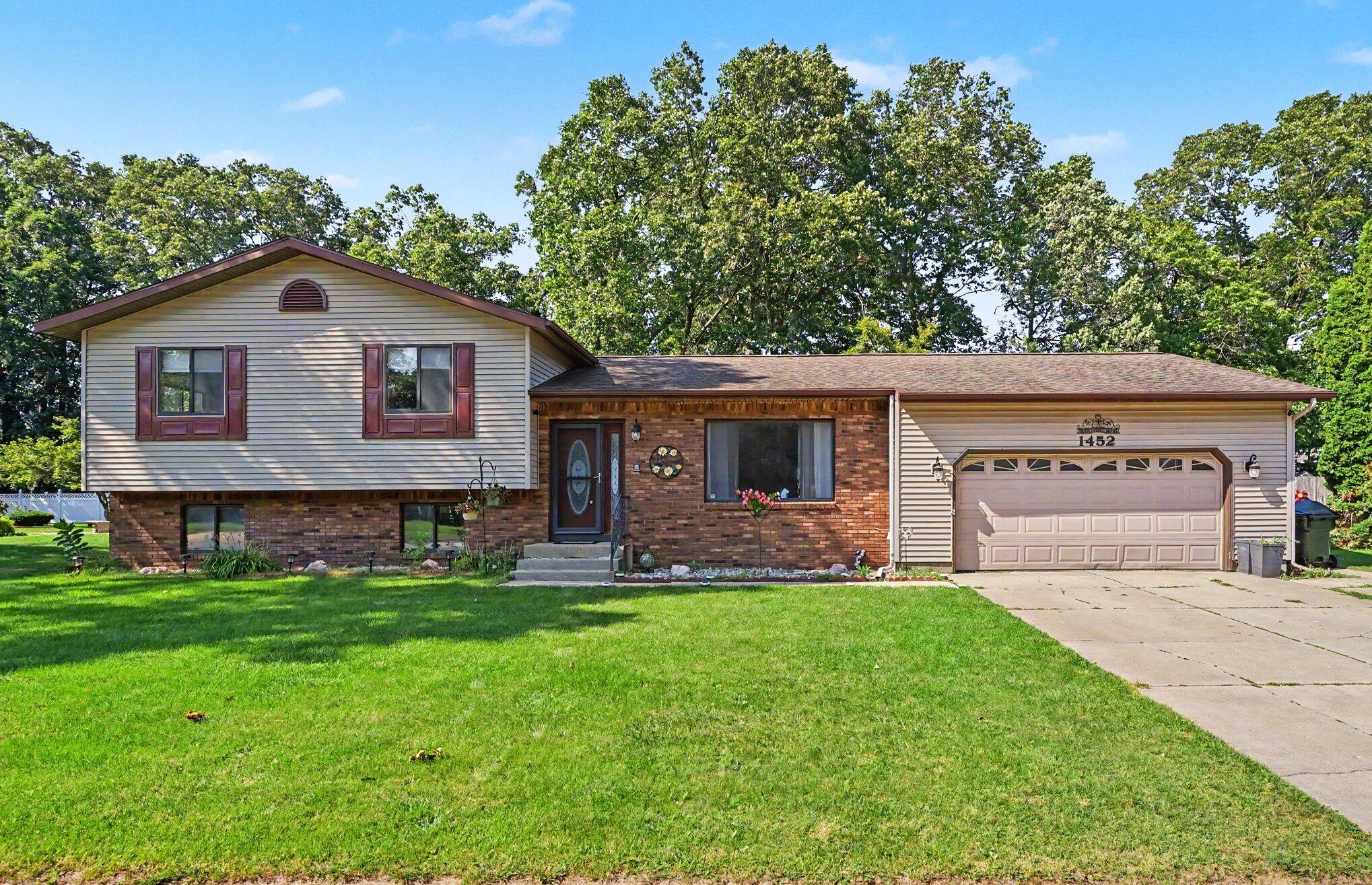 1452 Adams Avenue Muskegon MI 49442