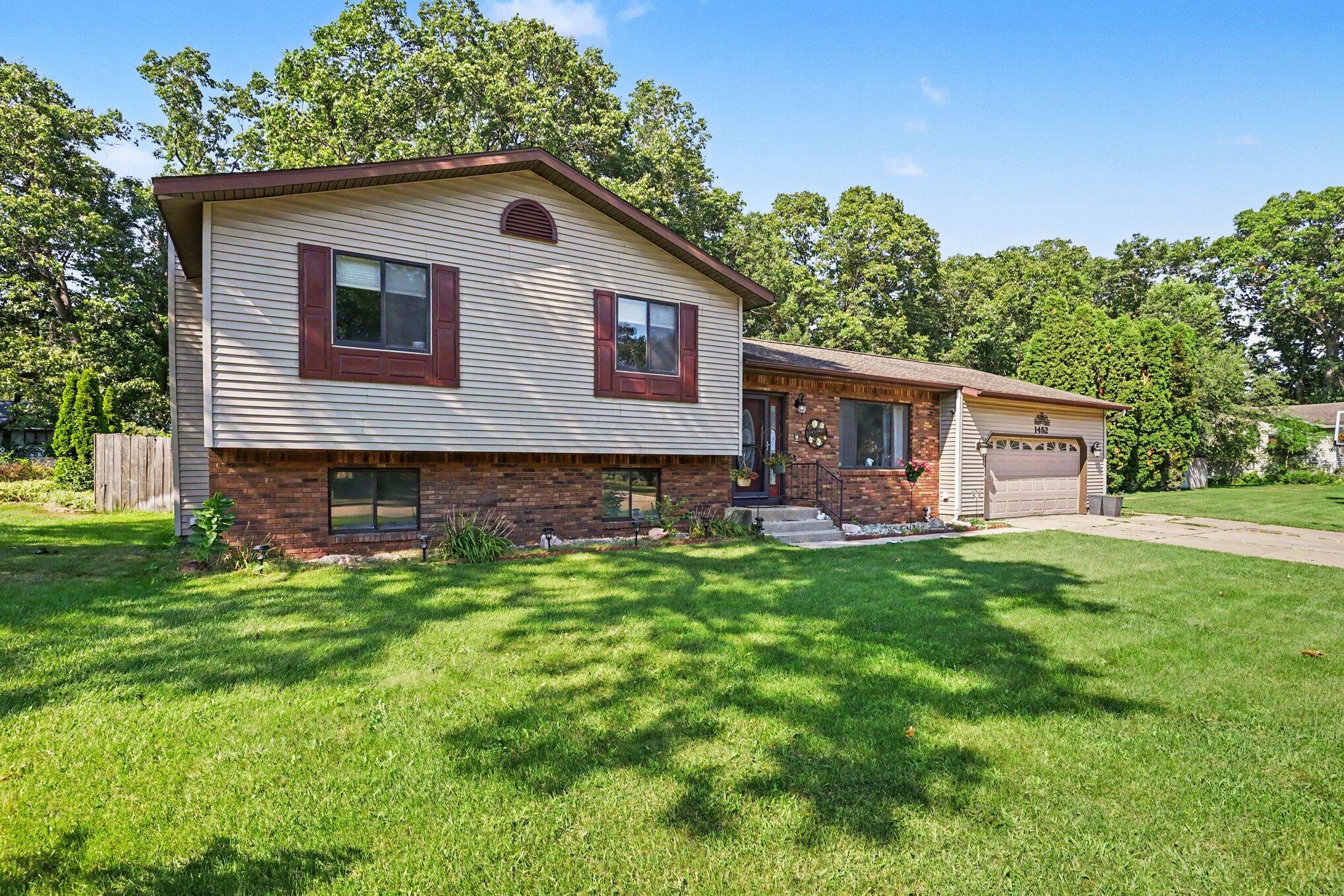 1452 Adams Avenue Muskegon MI 49442