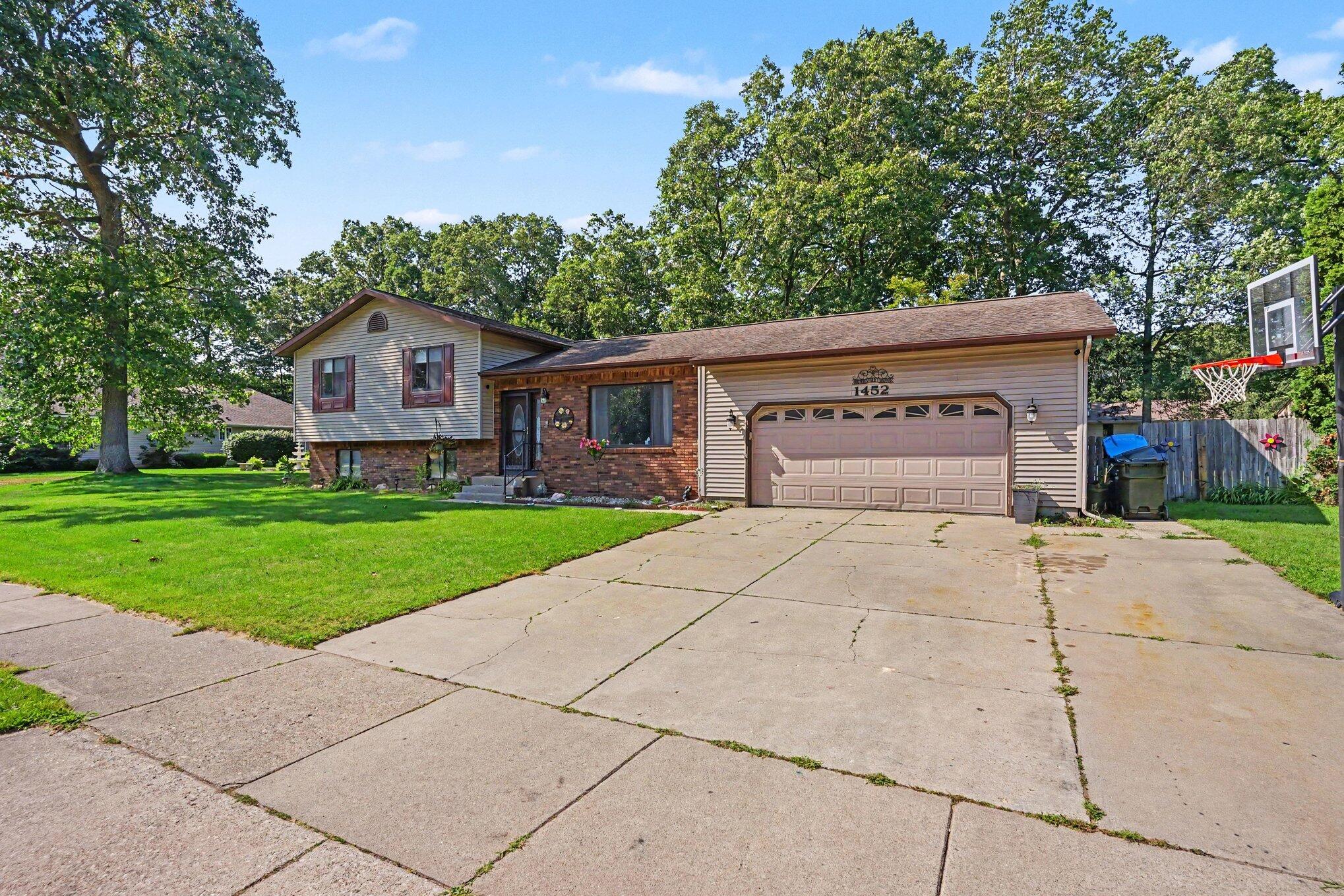 1452 Adams Avenue Muskegon MI 49442
